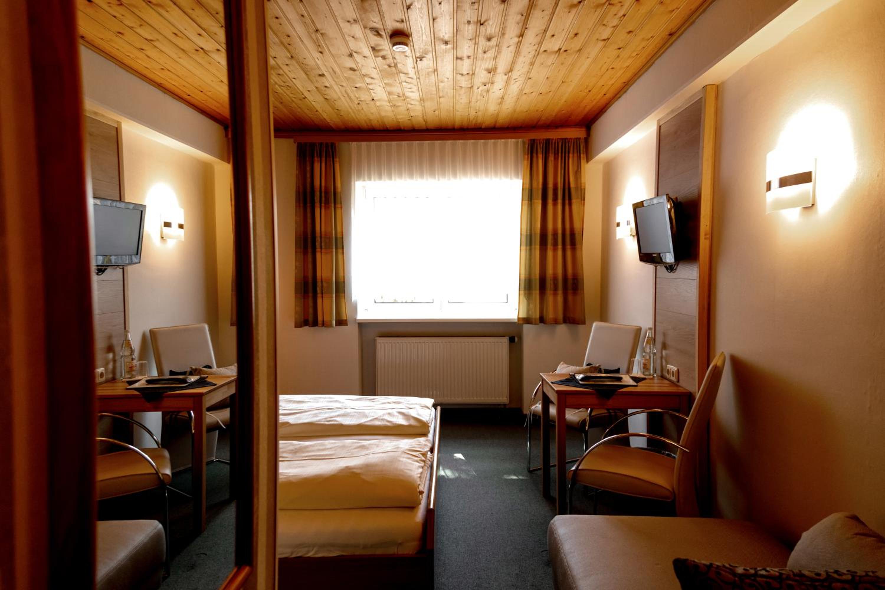Double Room - Photo 8