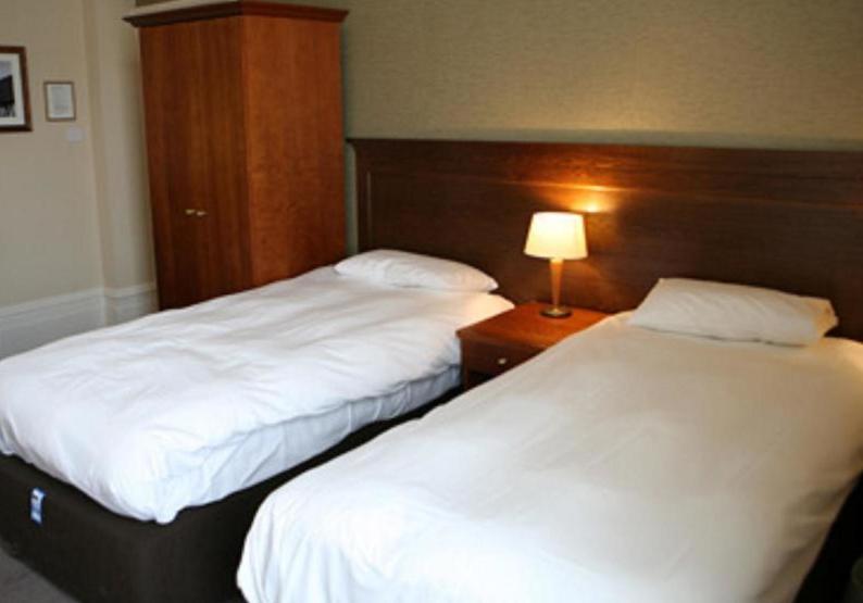 Twin Room - Photo 2