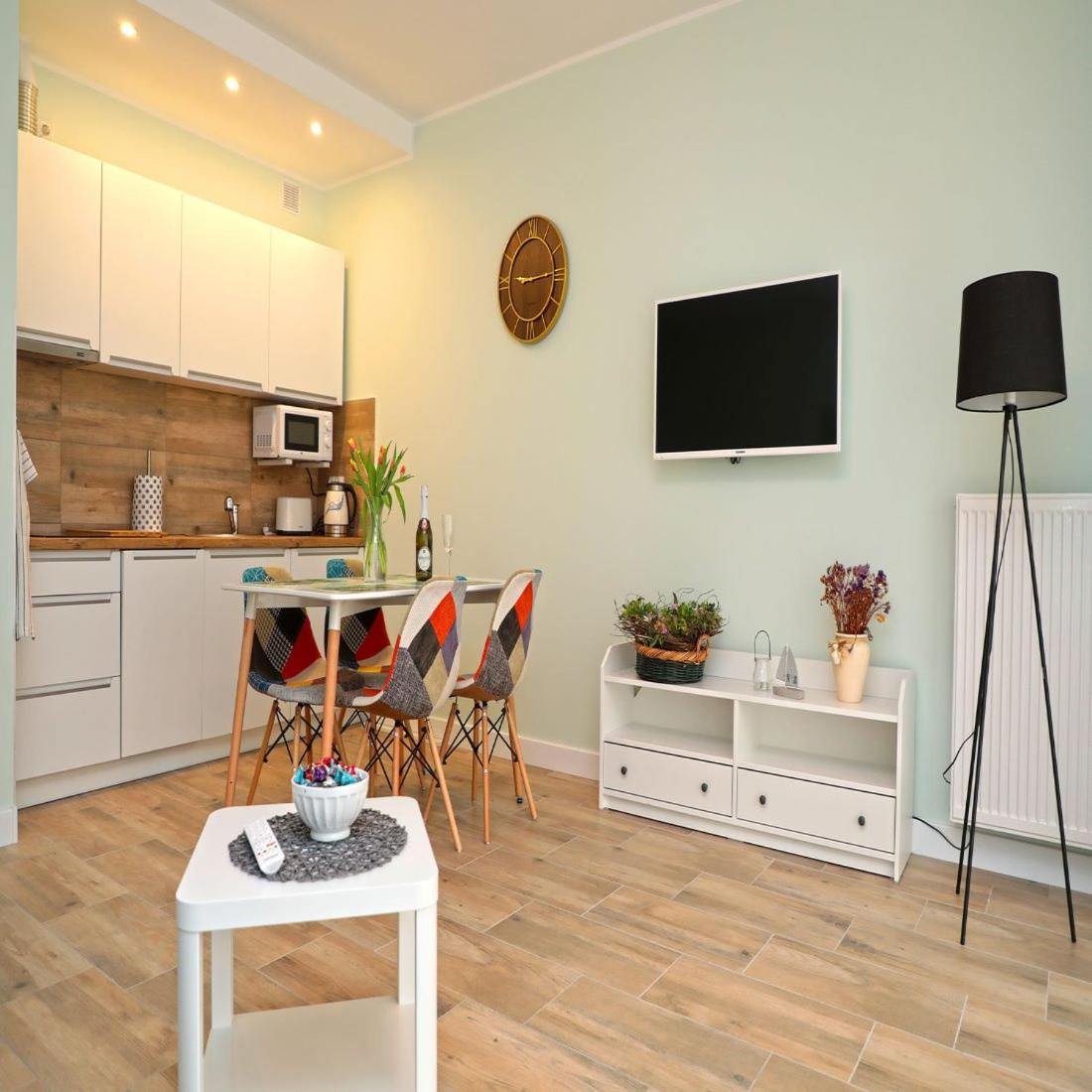 One-Bedroom Apartment photo 1