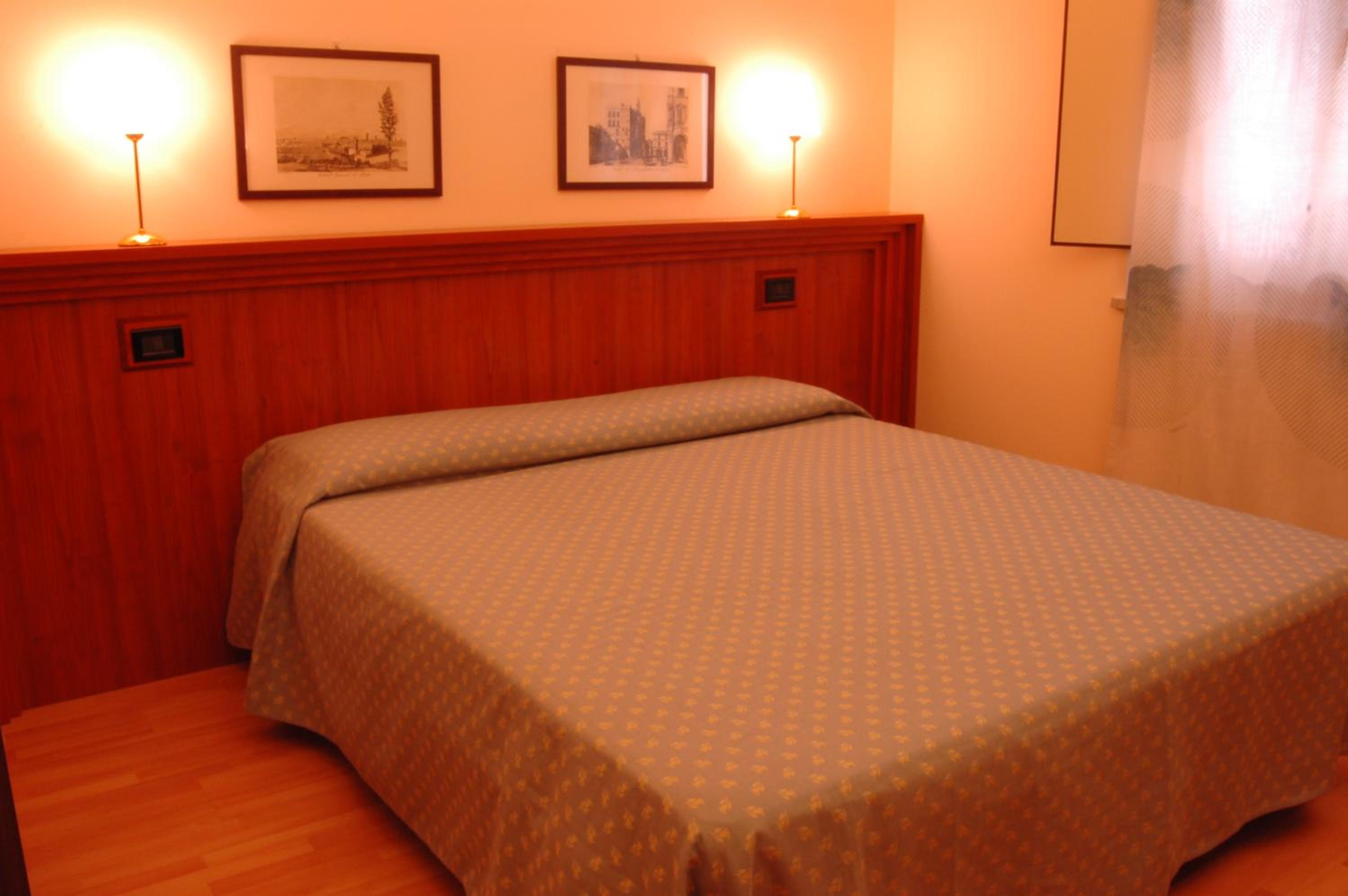 Double Room - Photo 23