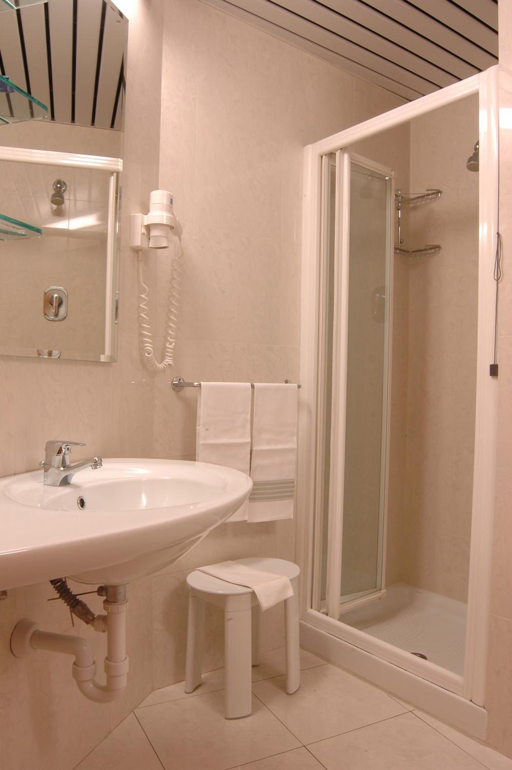 Double Room - Photo 25