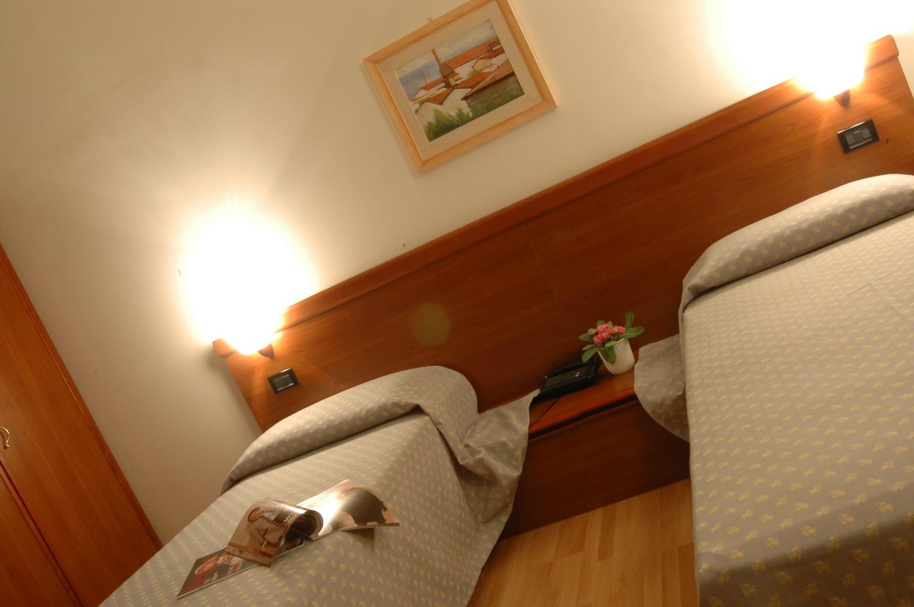 Twin Room - Photo 6