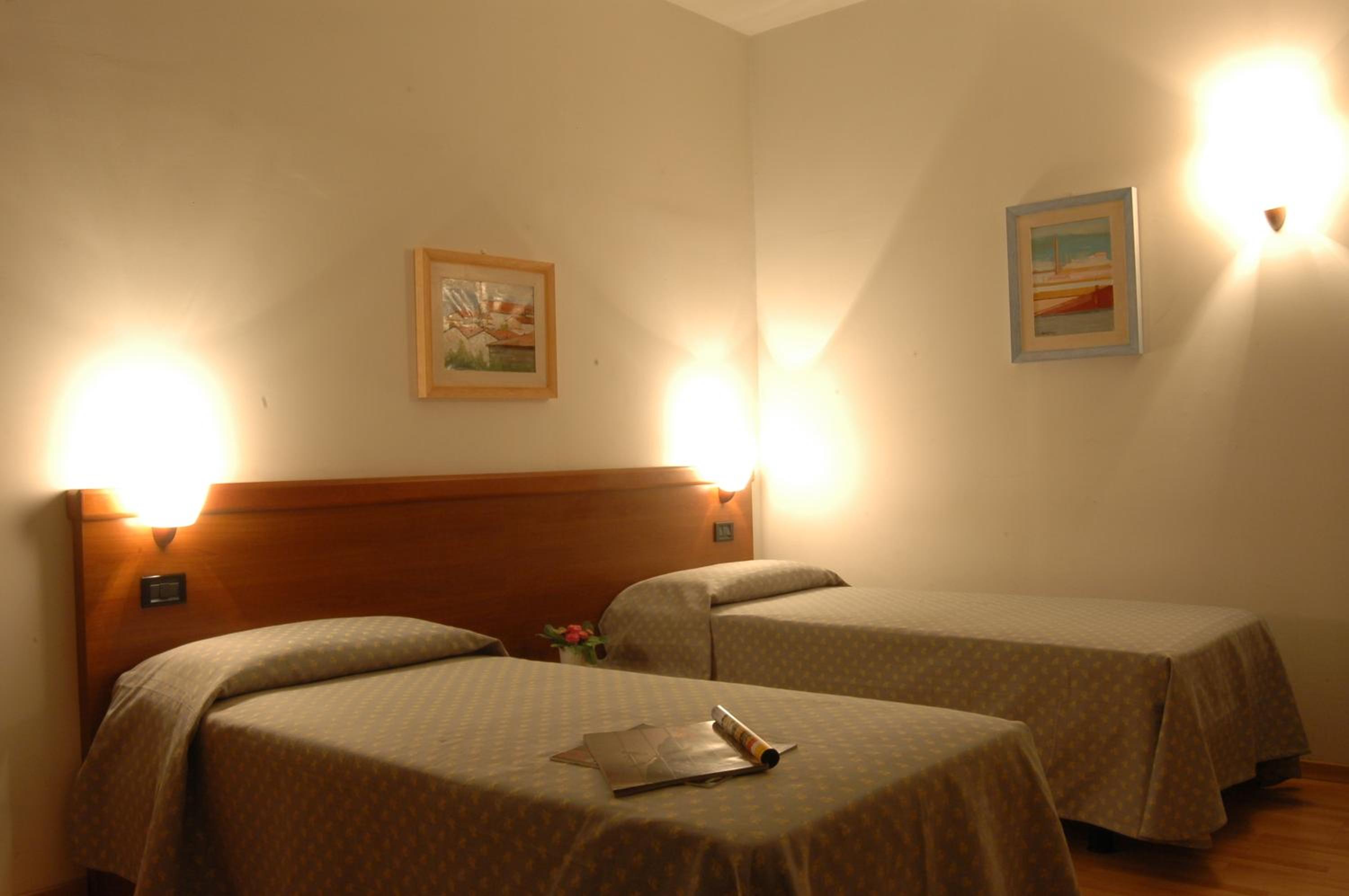 Twin Room - Photo 5