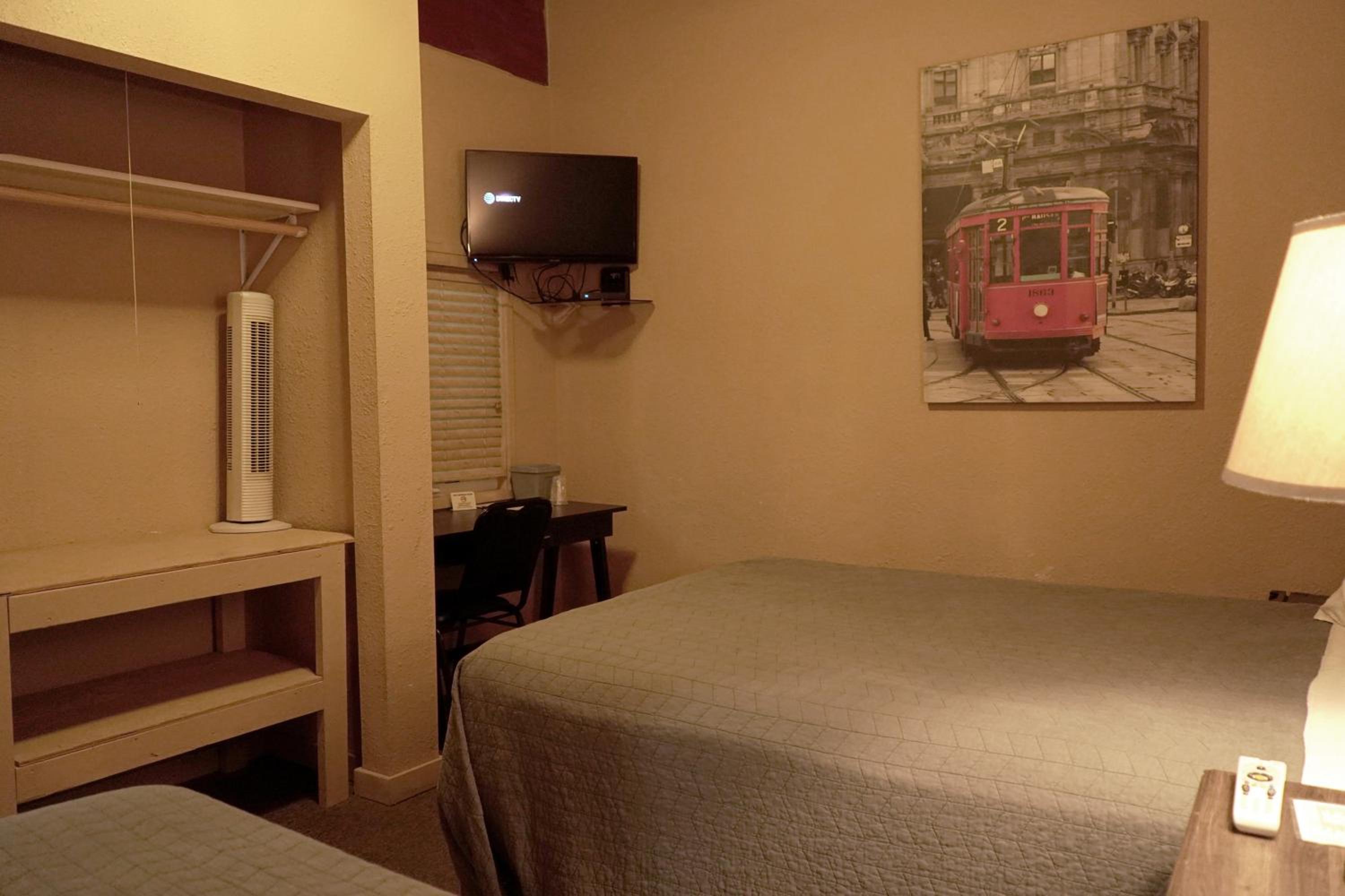Double Room with Shared Bathroom photo 1