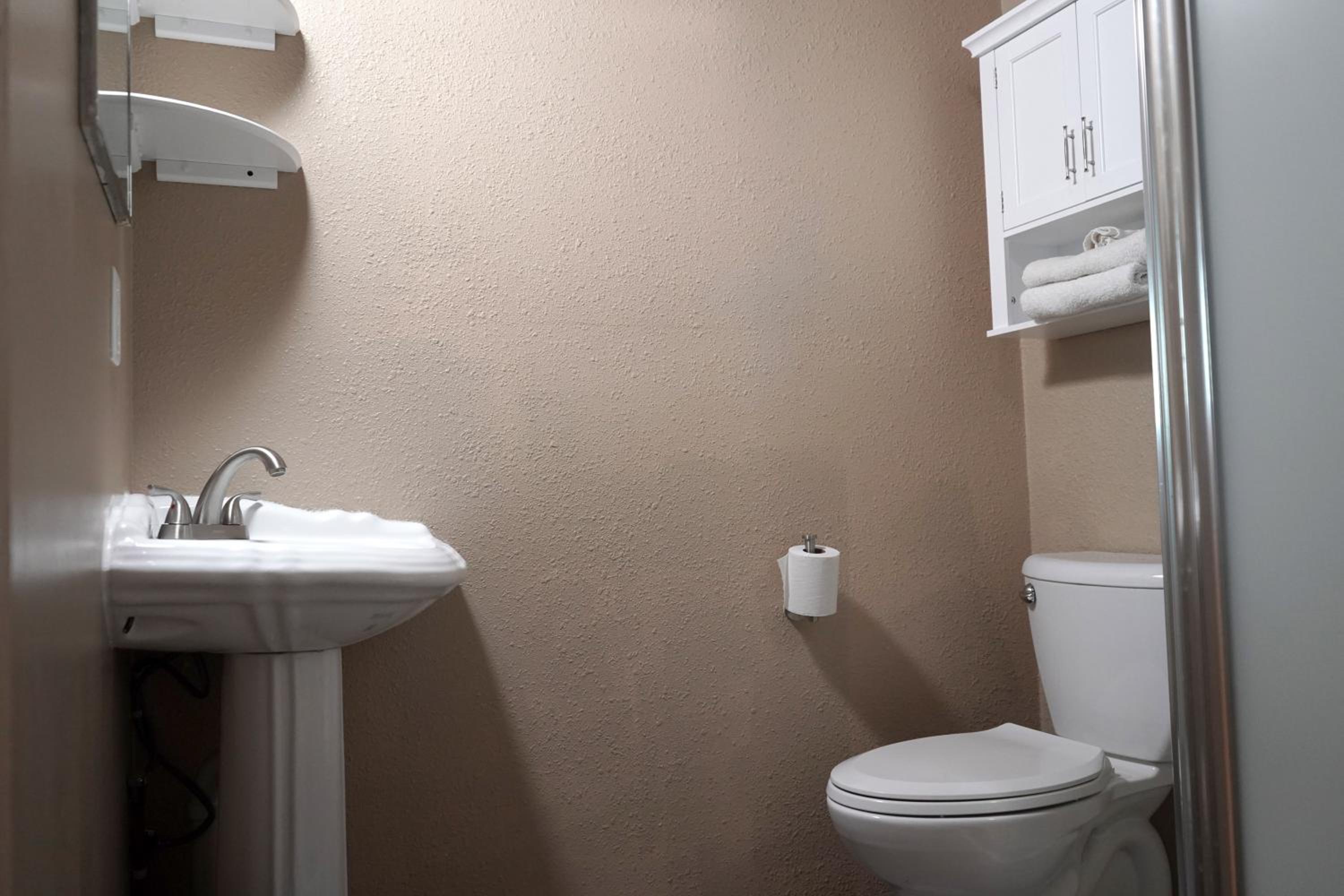 Double Room with Shared Bathroom photo 3