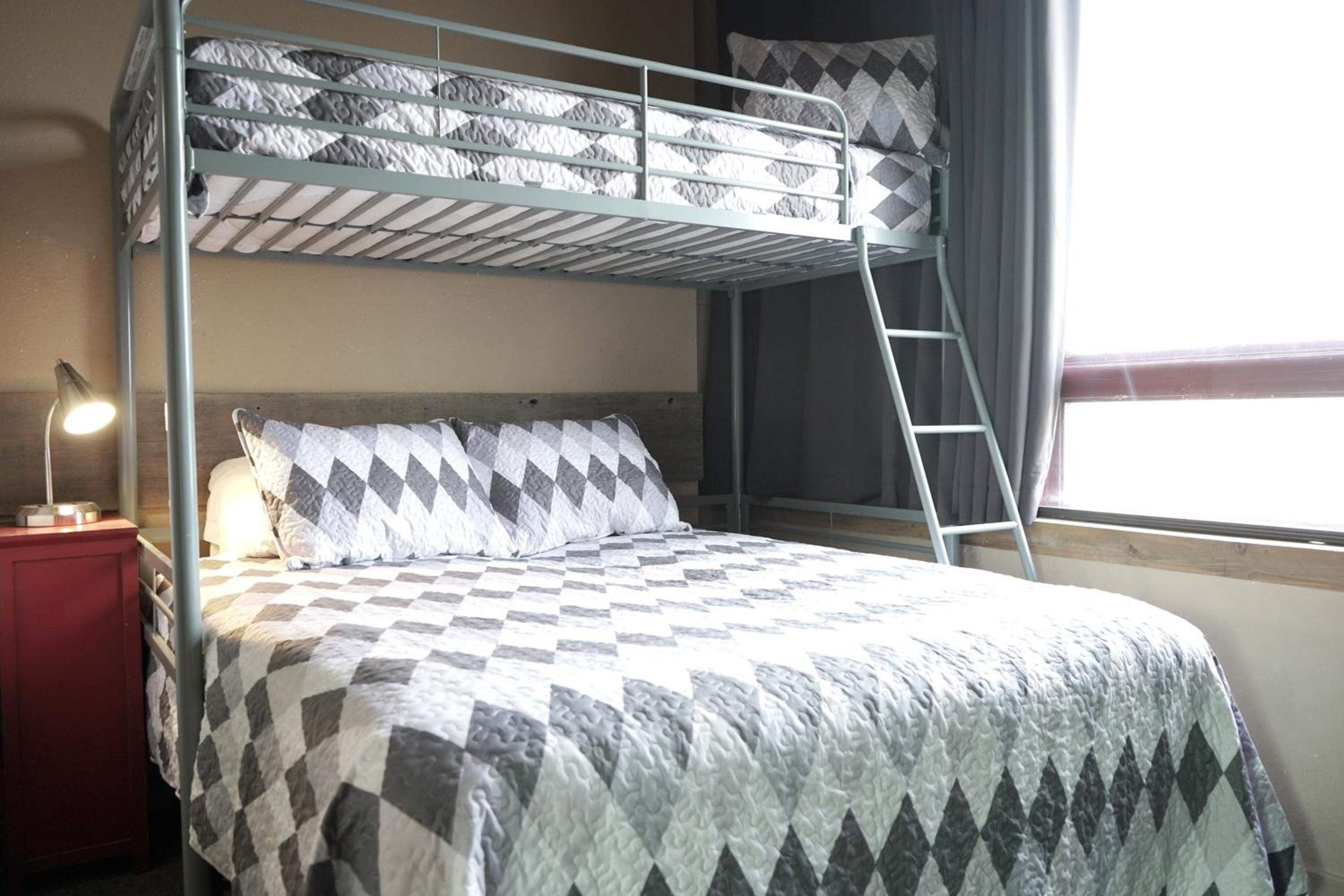 Double Room with Shared Bathroom photo 2