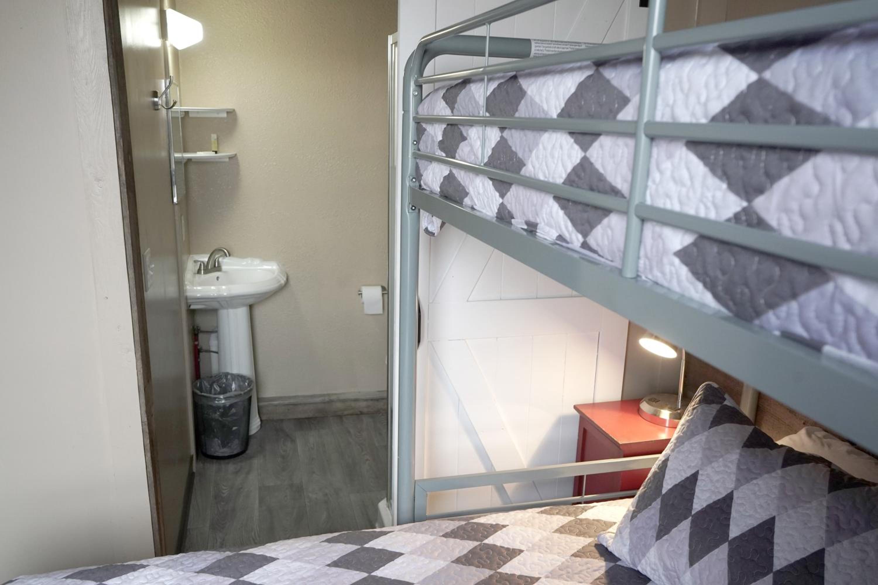 Double Room with Shared Bathroom photo 3