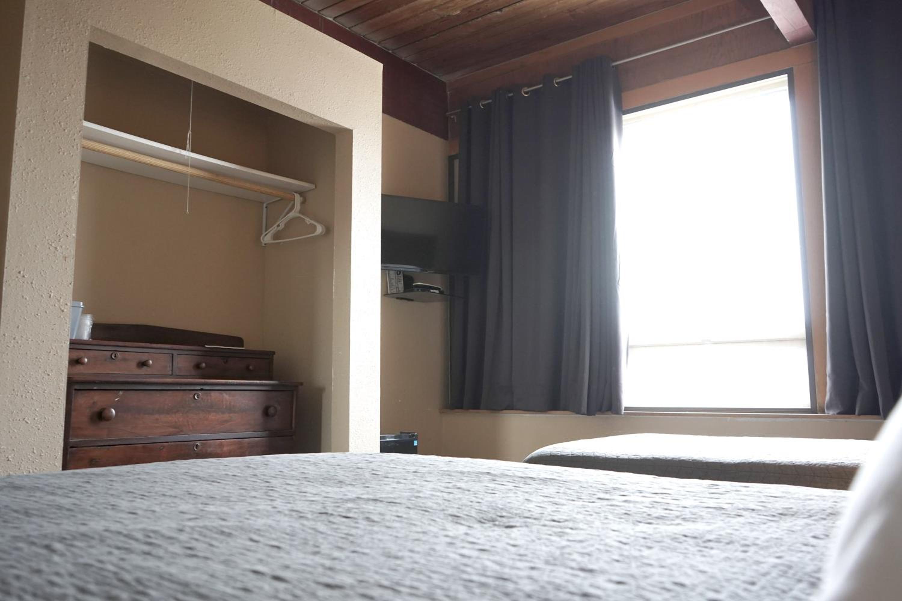 Double Room with Shared Bathroom photo 3