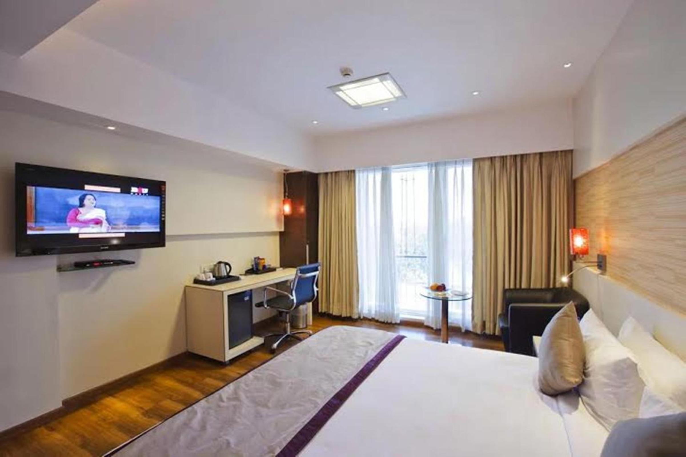 Deluxe King Room - Photo 1