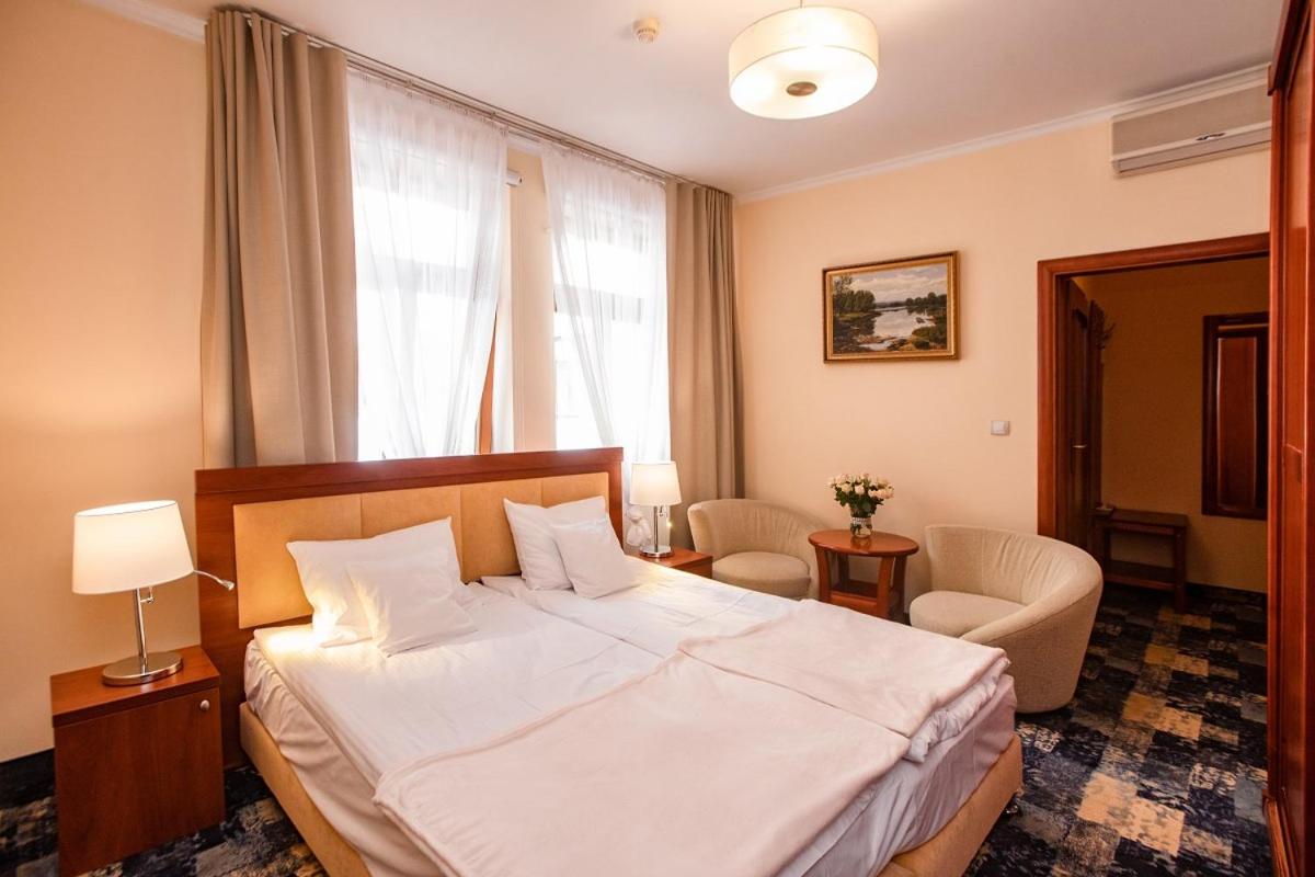 Double Room - Photo 2