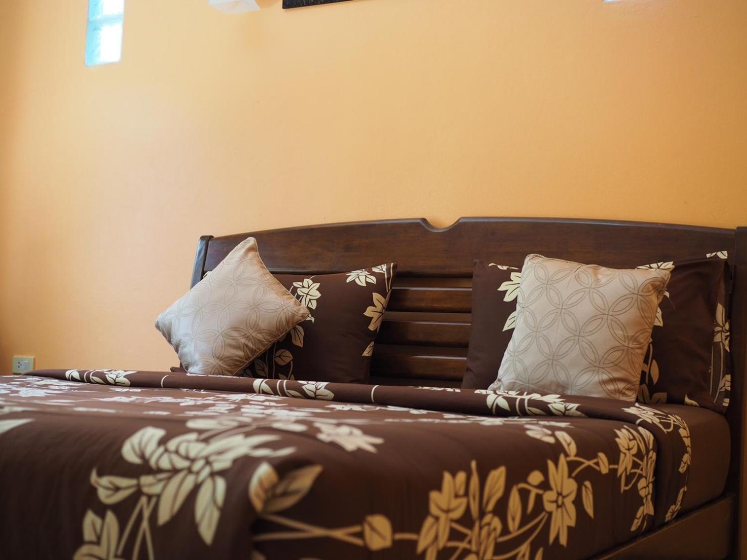 Deluxe King Room - Photo 18