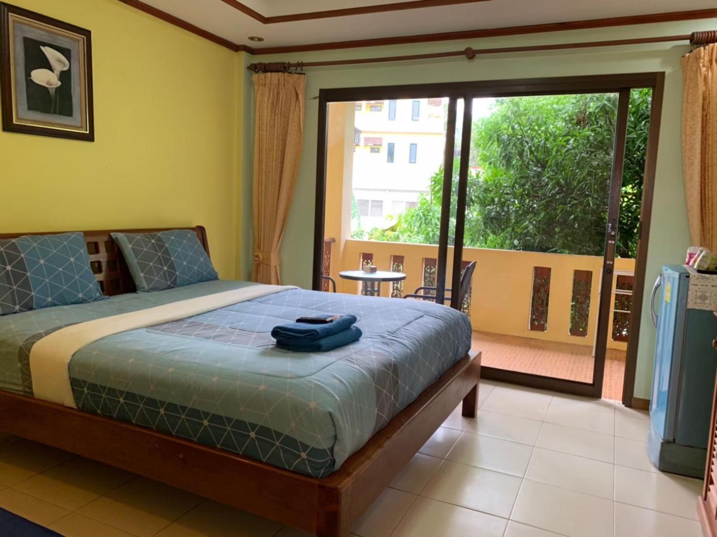 Deluxe King Room - Photo 23