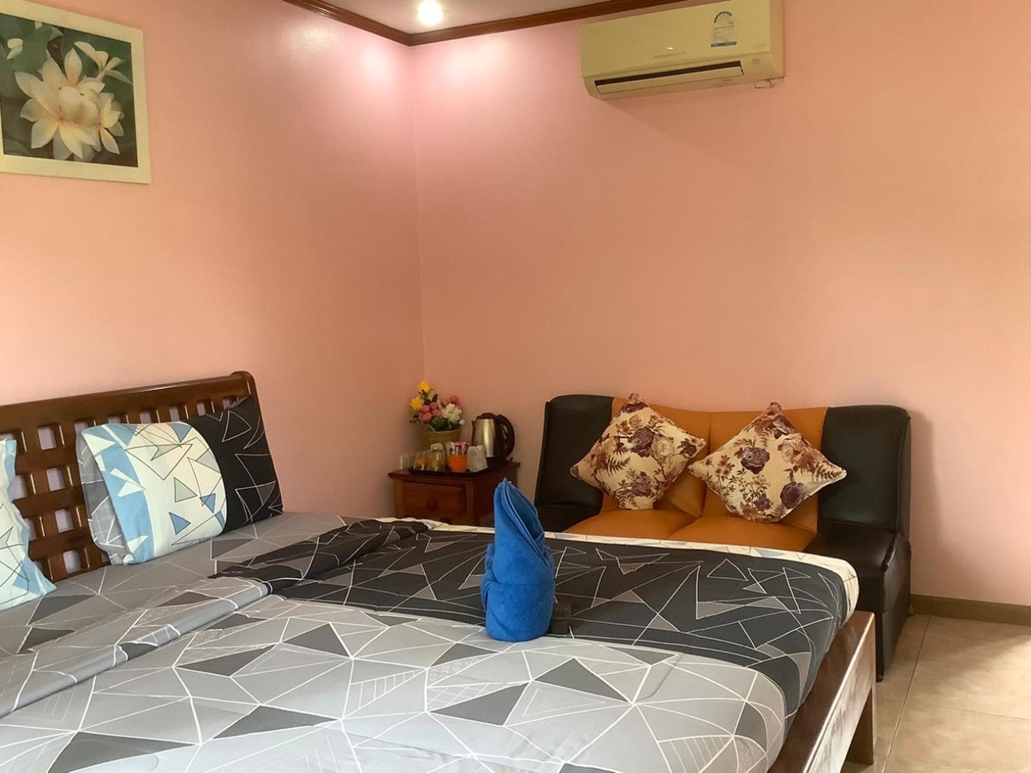 Deluxe King Room - Photo 24