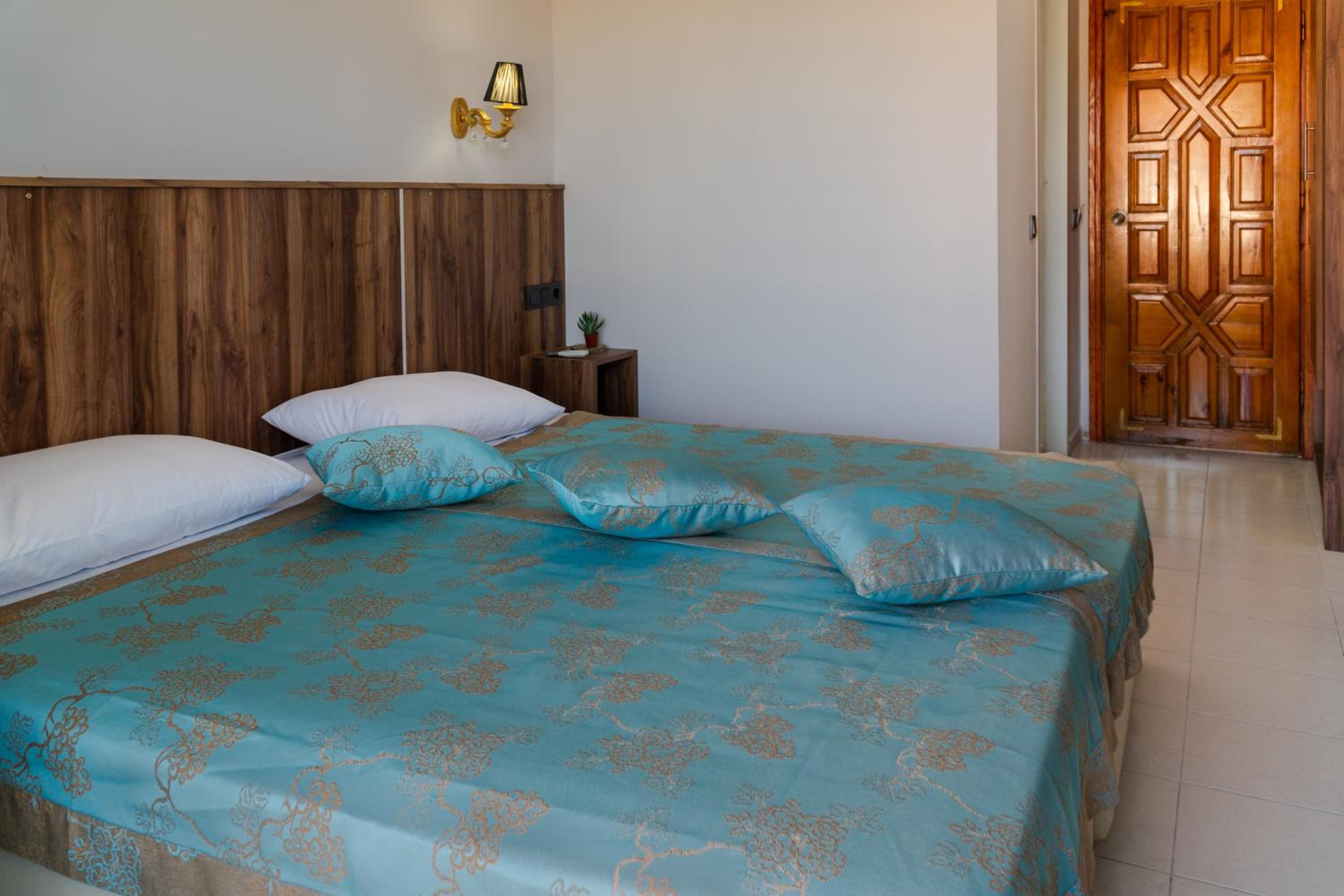 Standard Double Room - Photo 7