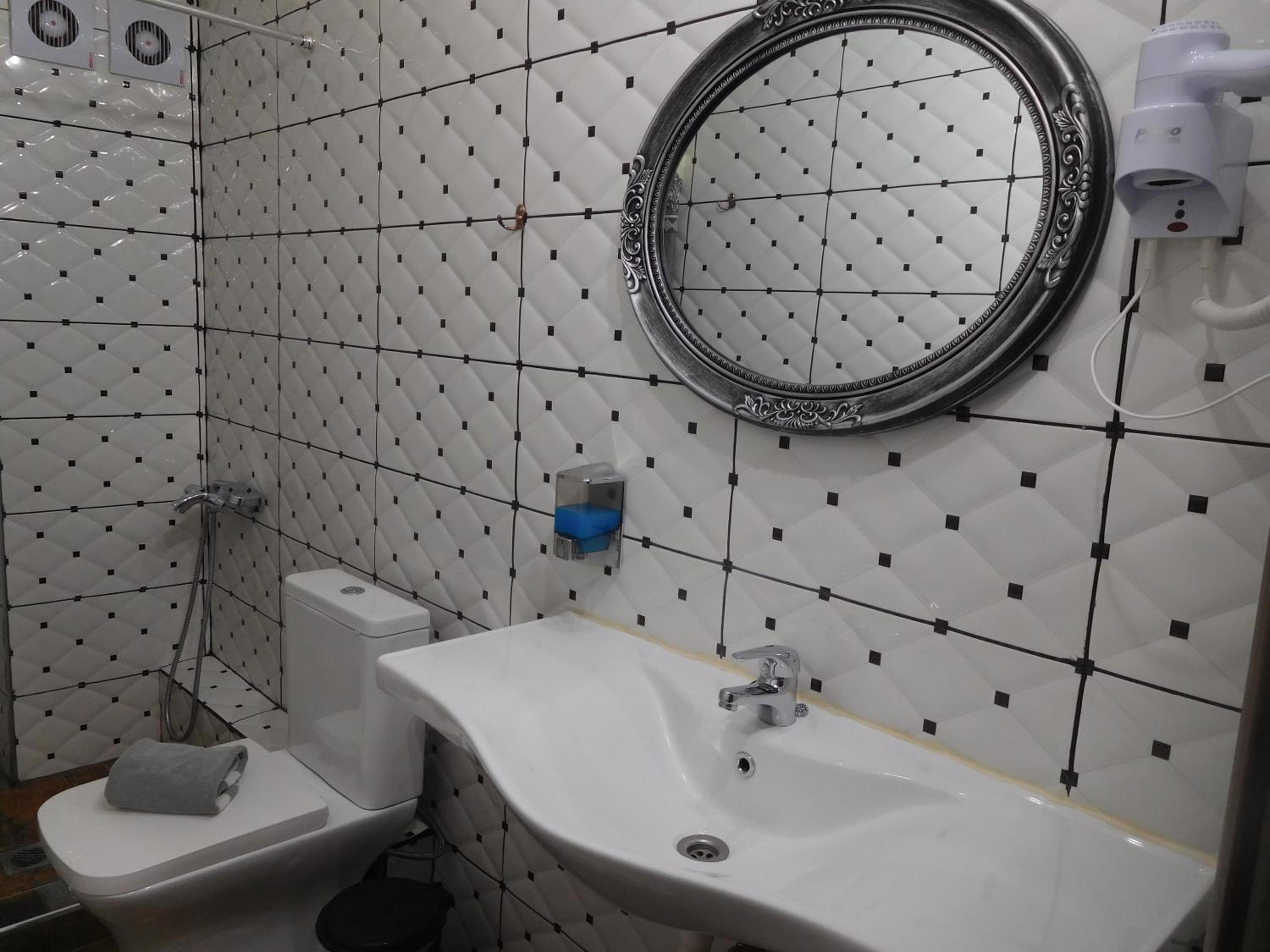 Suite with Spa Bath - Photo 3