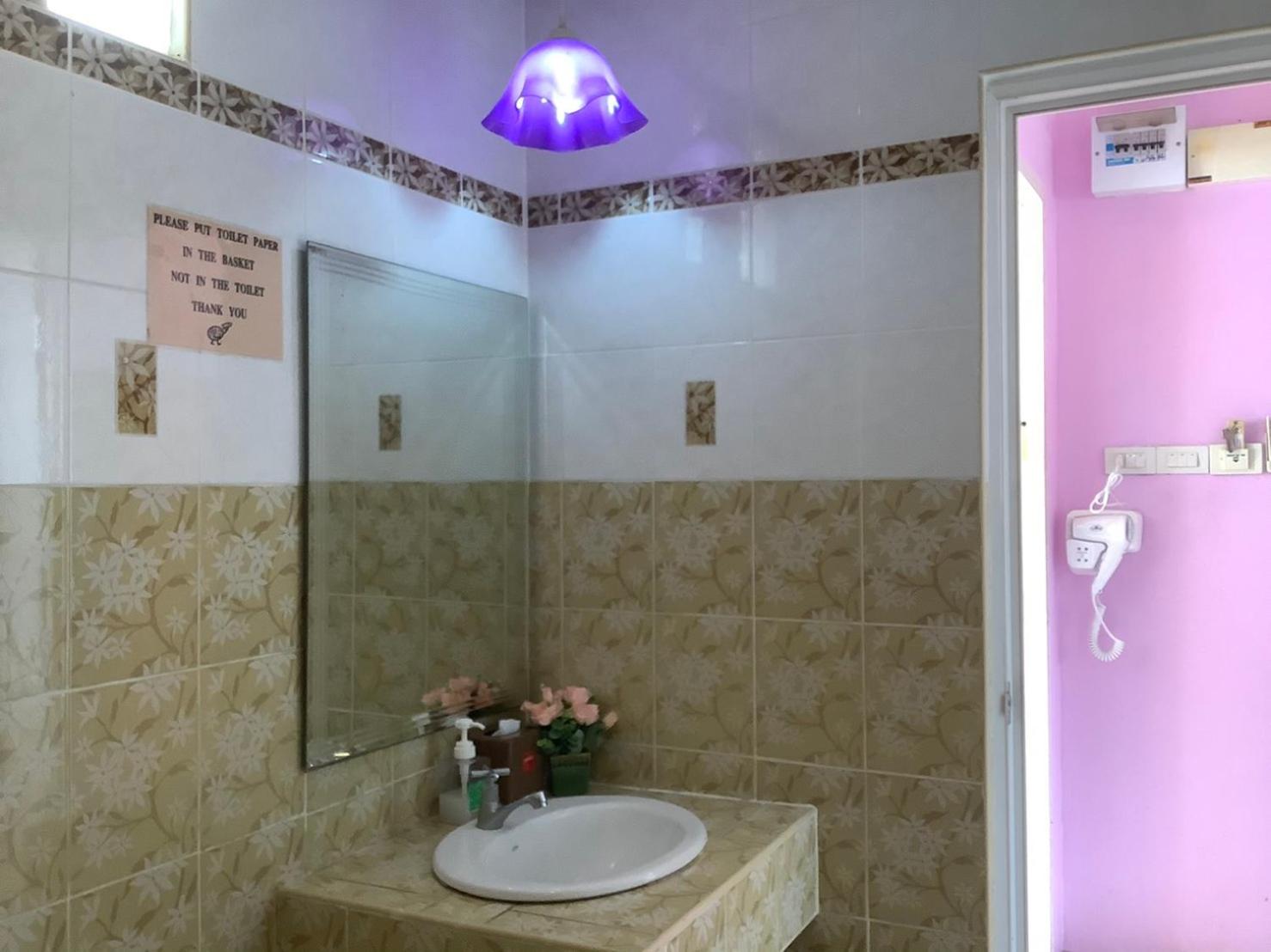 Deluxe King Room - Photo 6