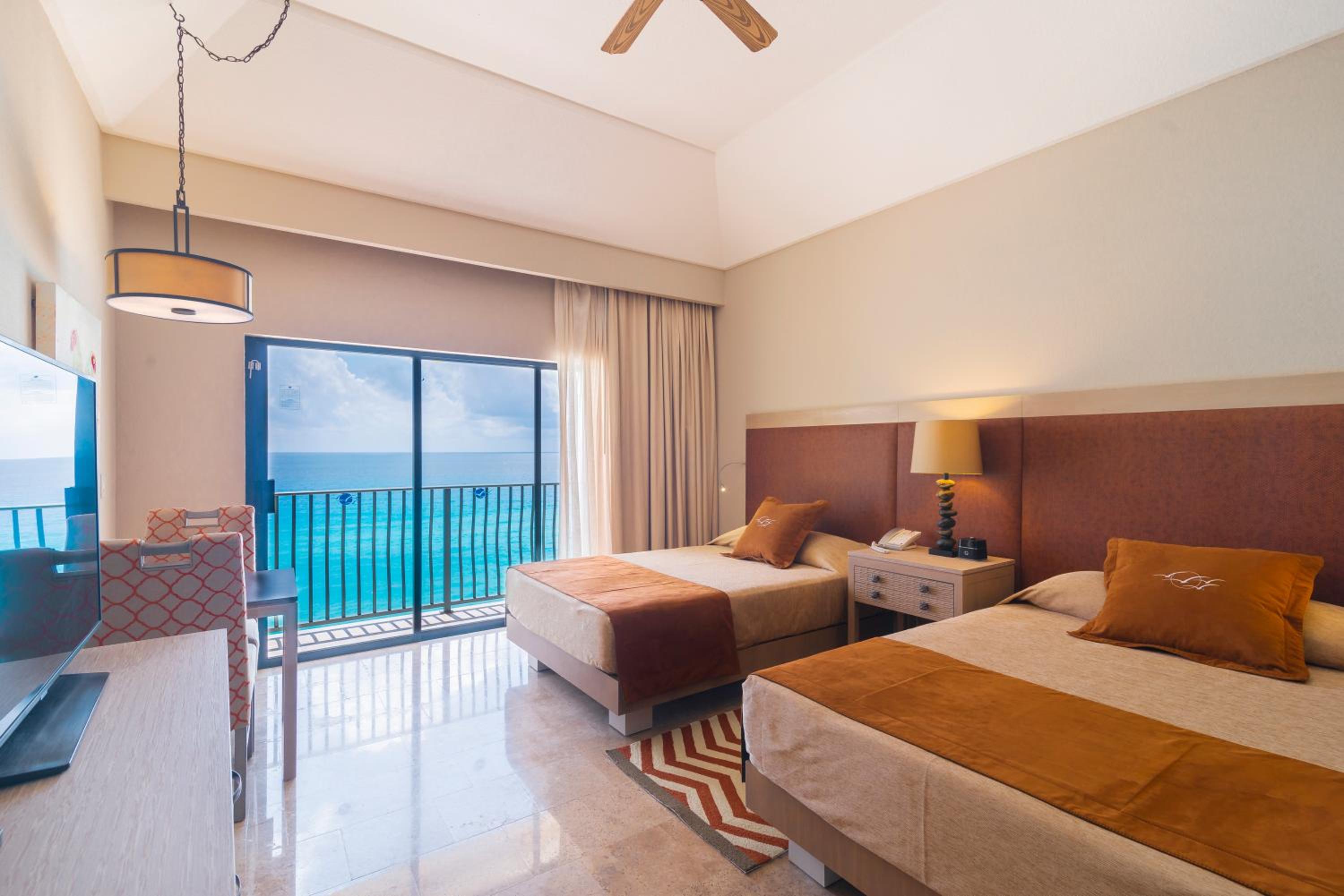 Deluxe Two Bedroom Master Suite Beachfront - Photo 9