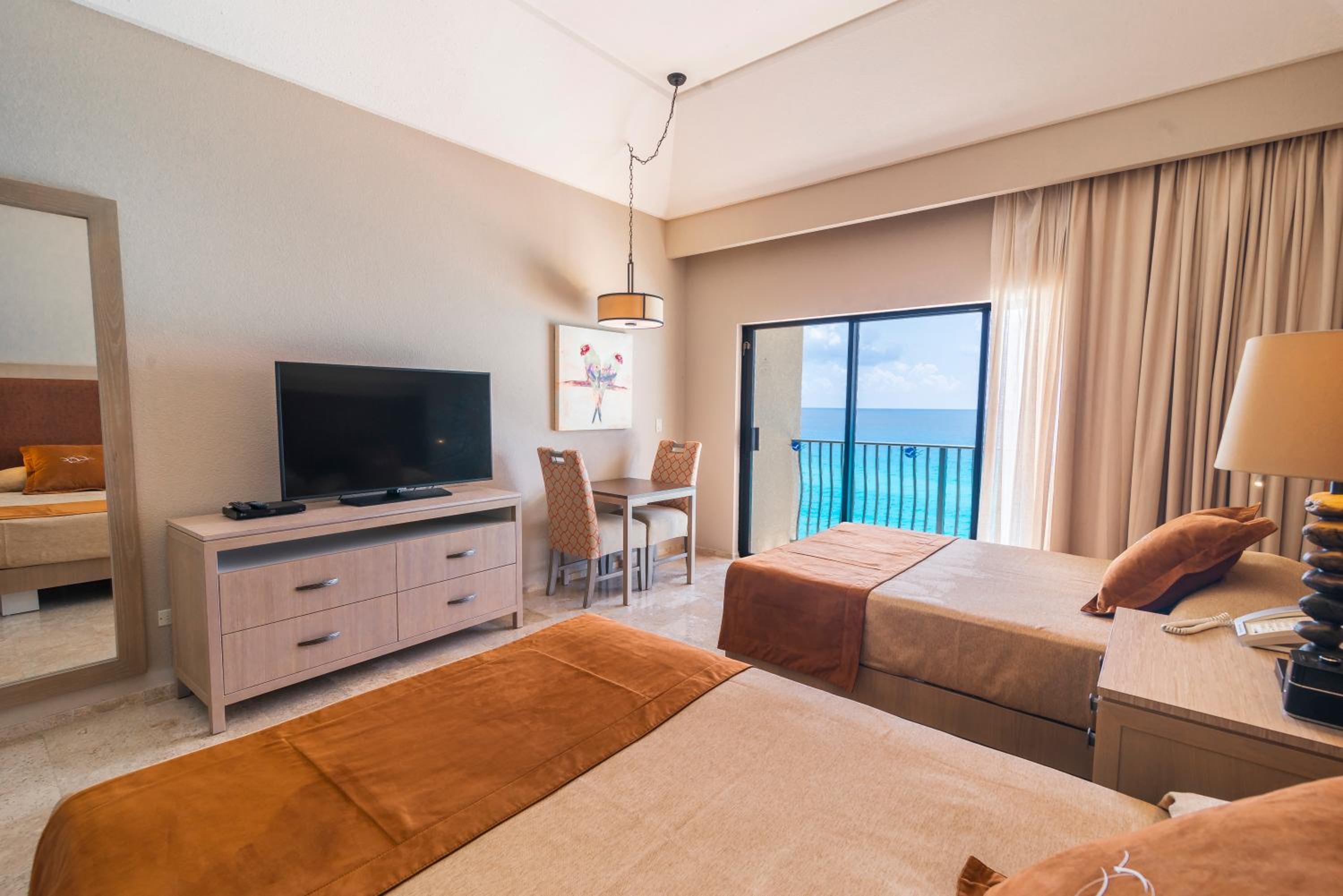 Deluxe Two Bedroom Master Suite Beachfront - Photo 8