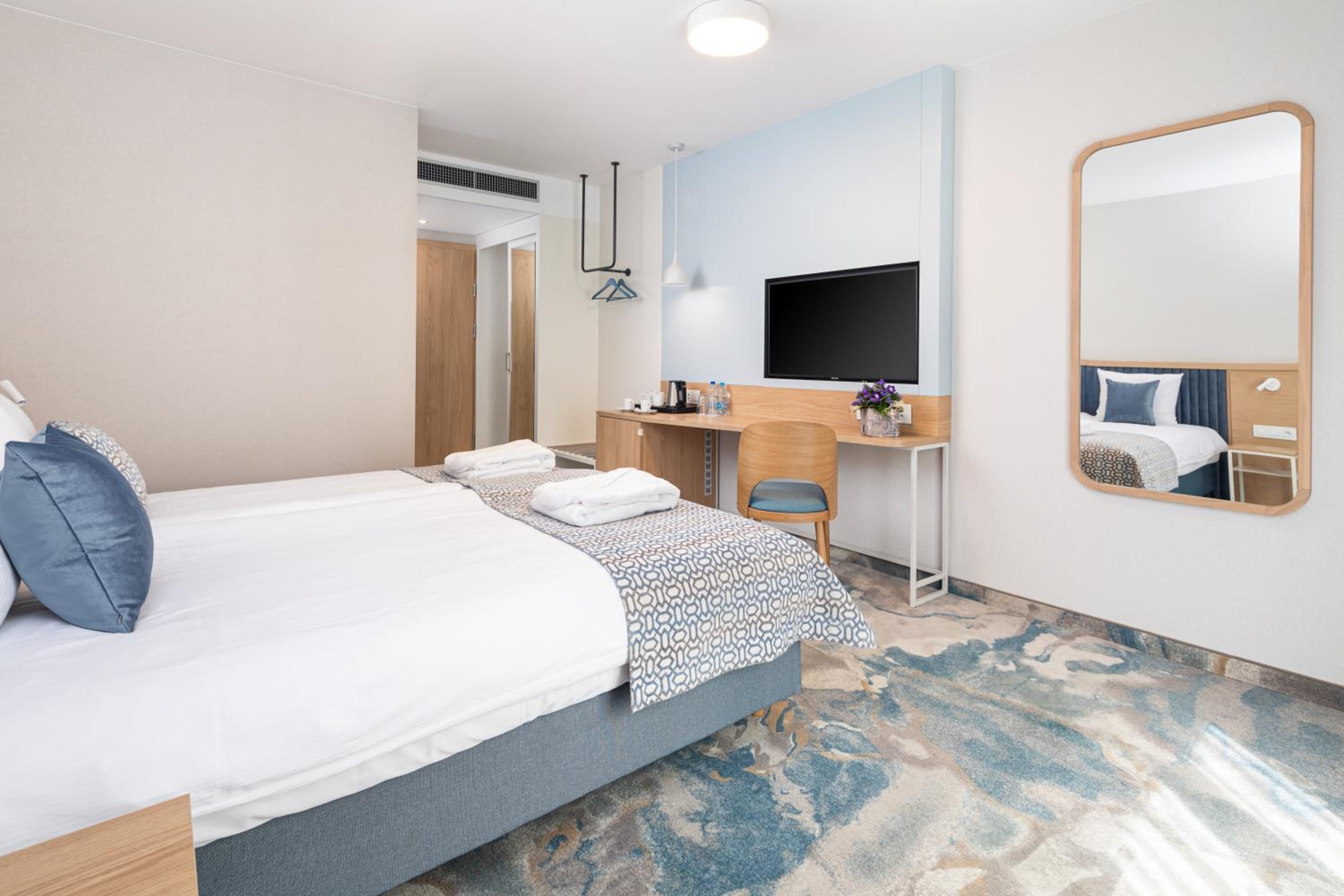 Double or Twin Room with Shower - Photo 2