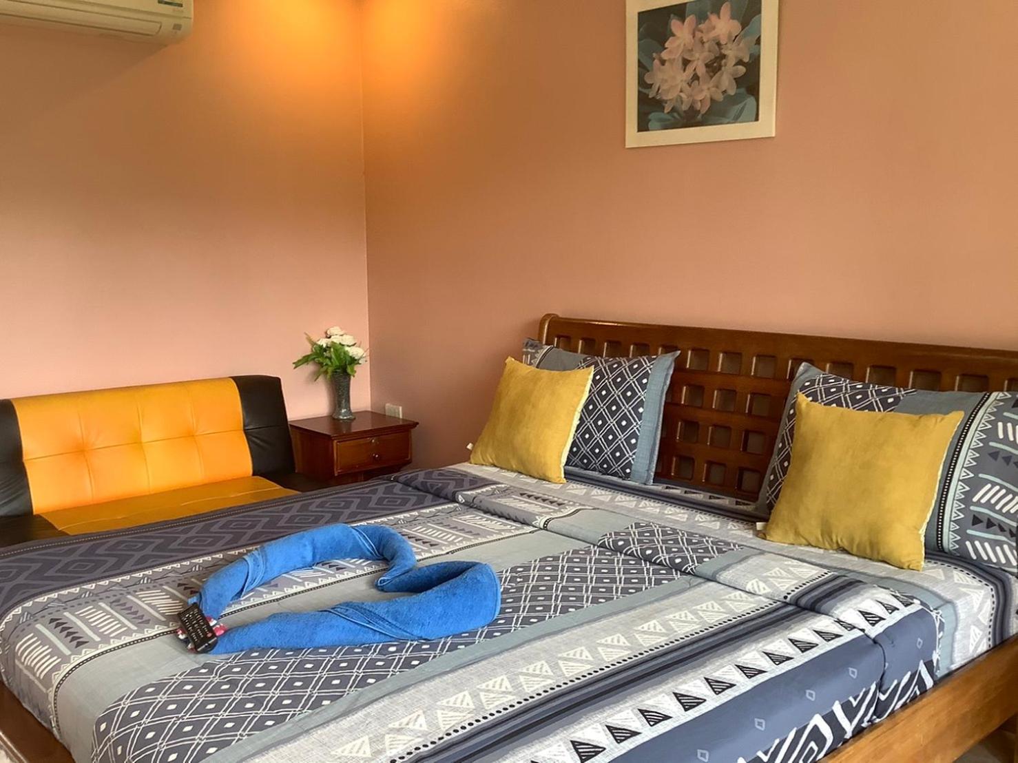 Deluxe King Room - Photo 19