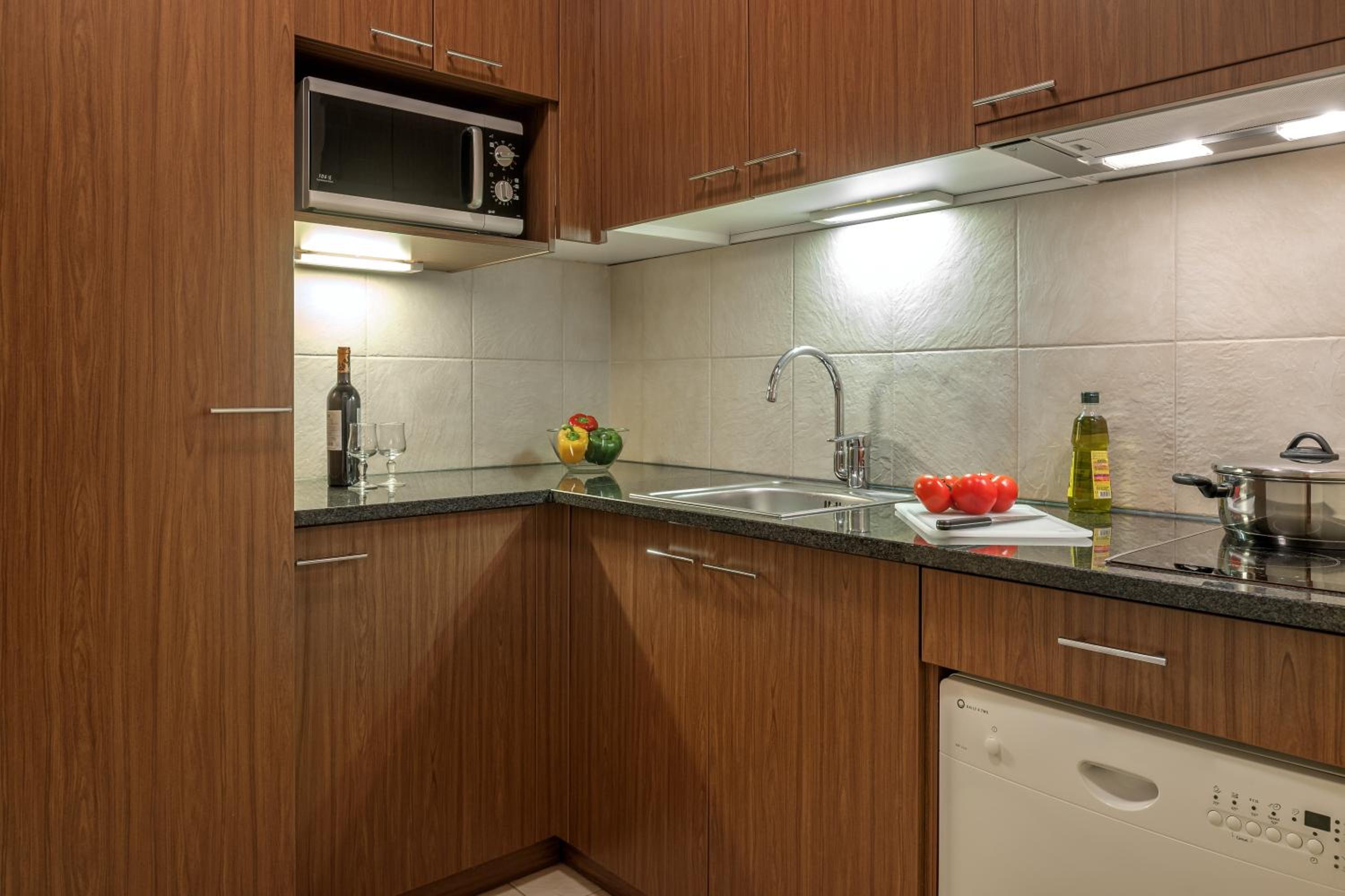 Studio (2 Adults) - Photo 3