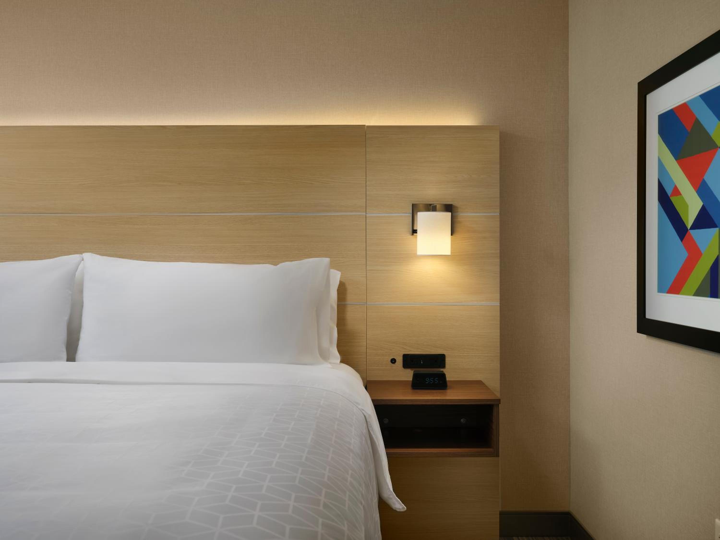 Standard King Room - Photo 5