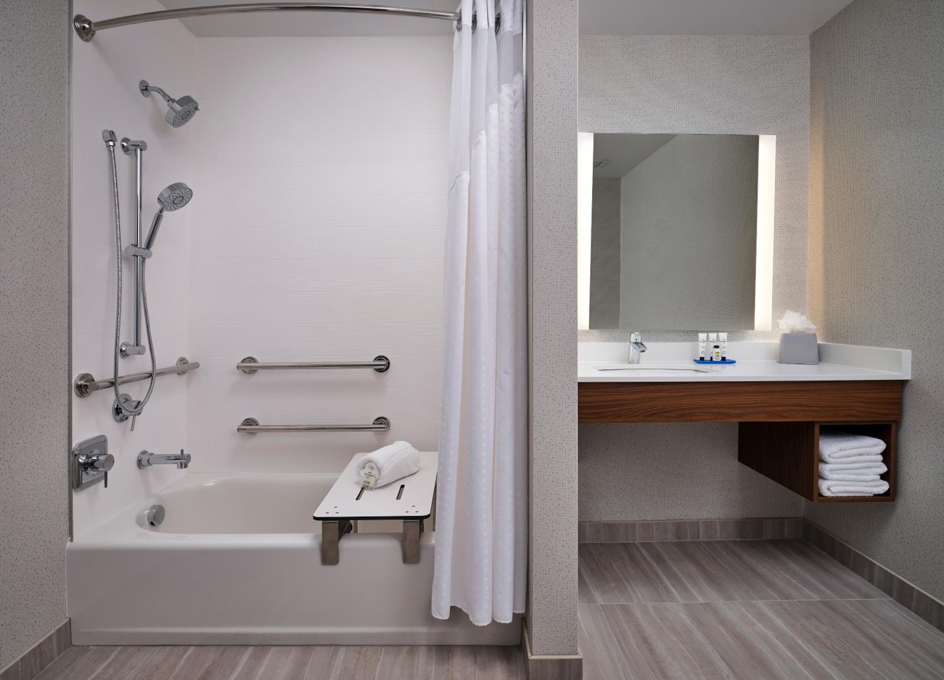 King Room - Hearing Accessible/Non-Smoking  - Photo 4