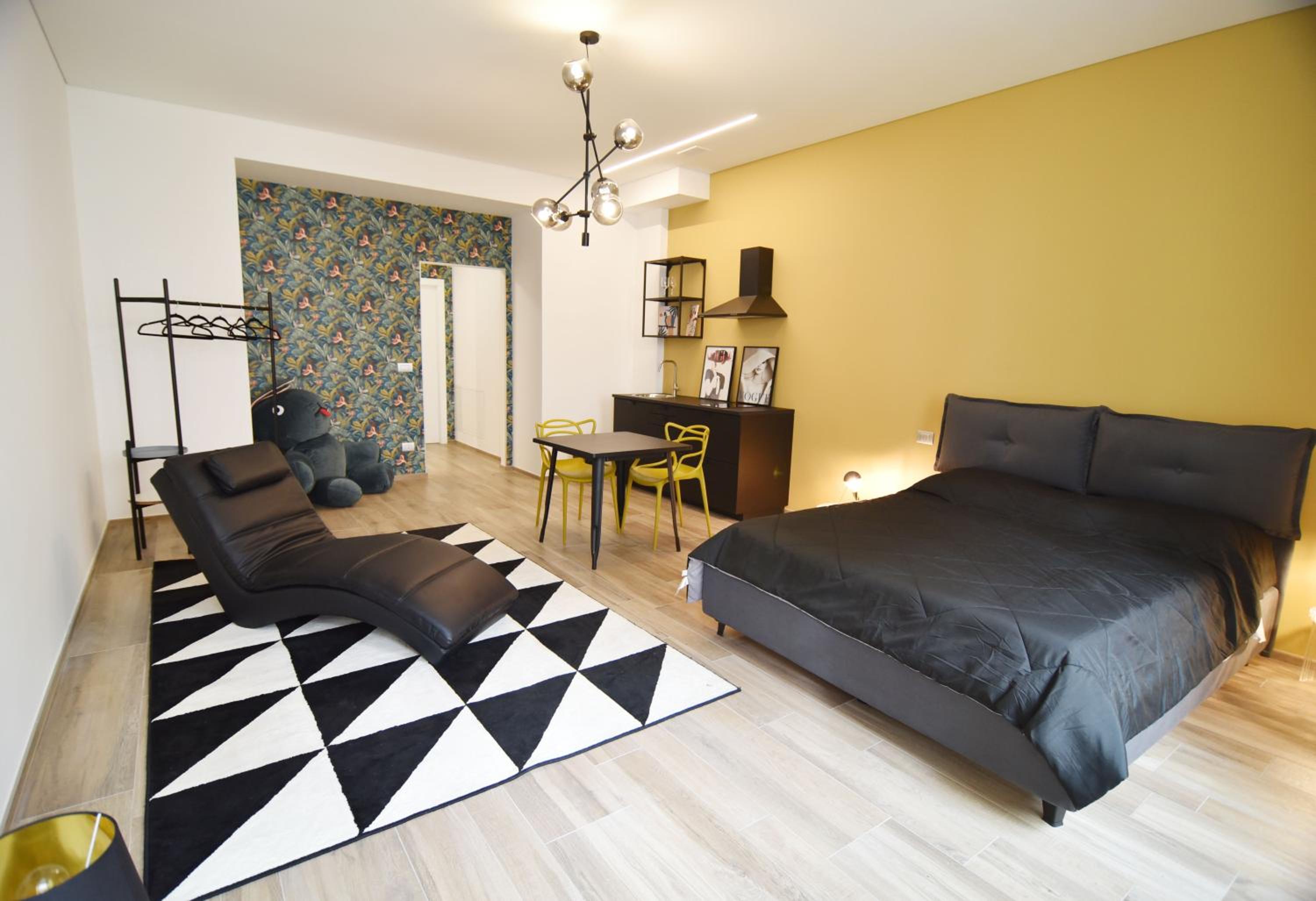 One-Bedroom Apartment photo 1