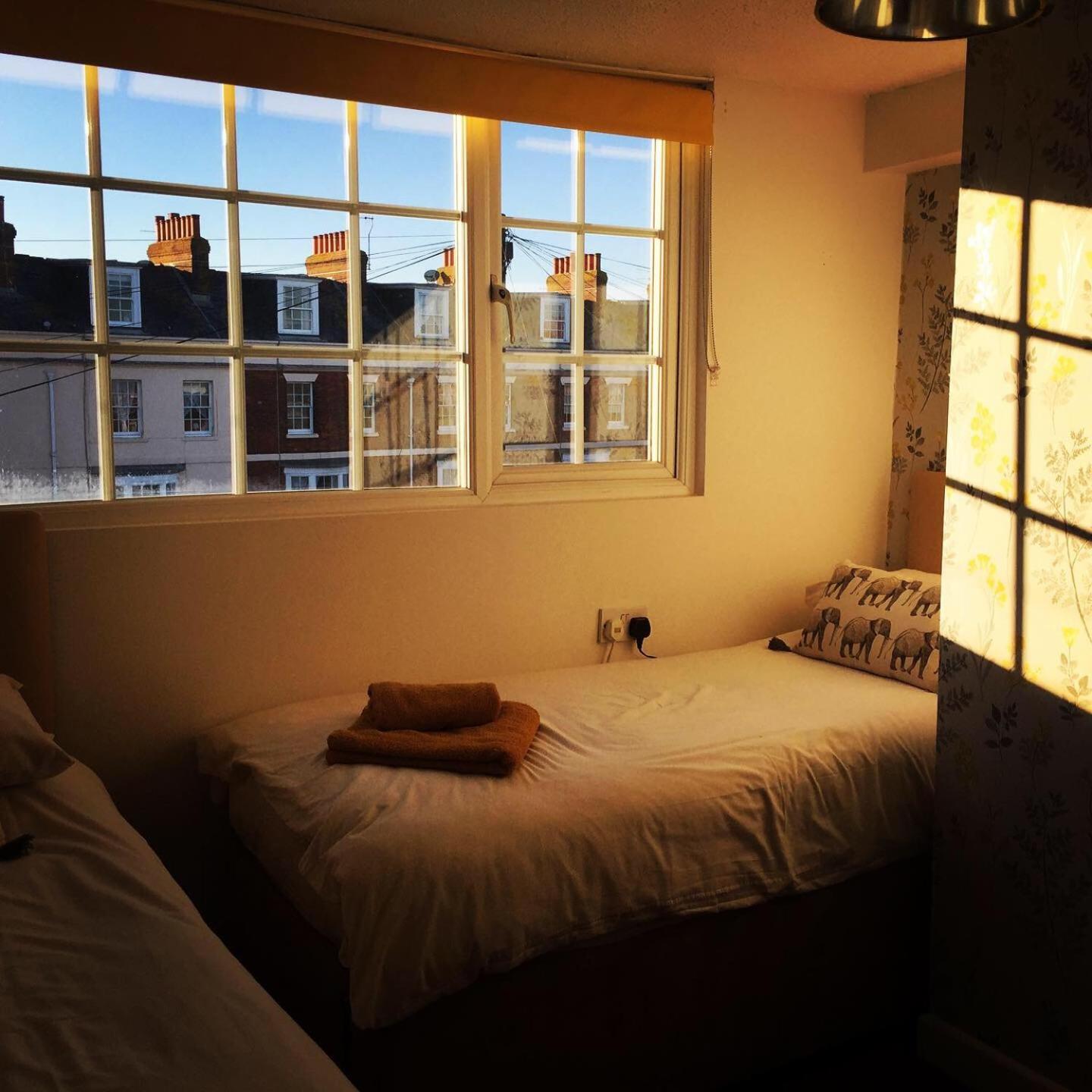 Economy Twin Room photo 3