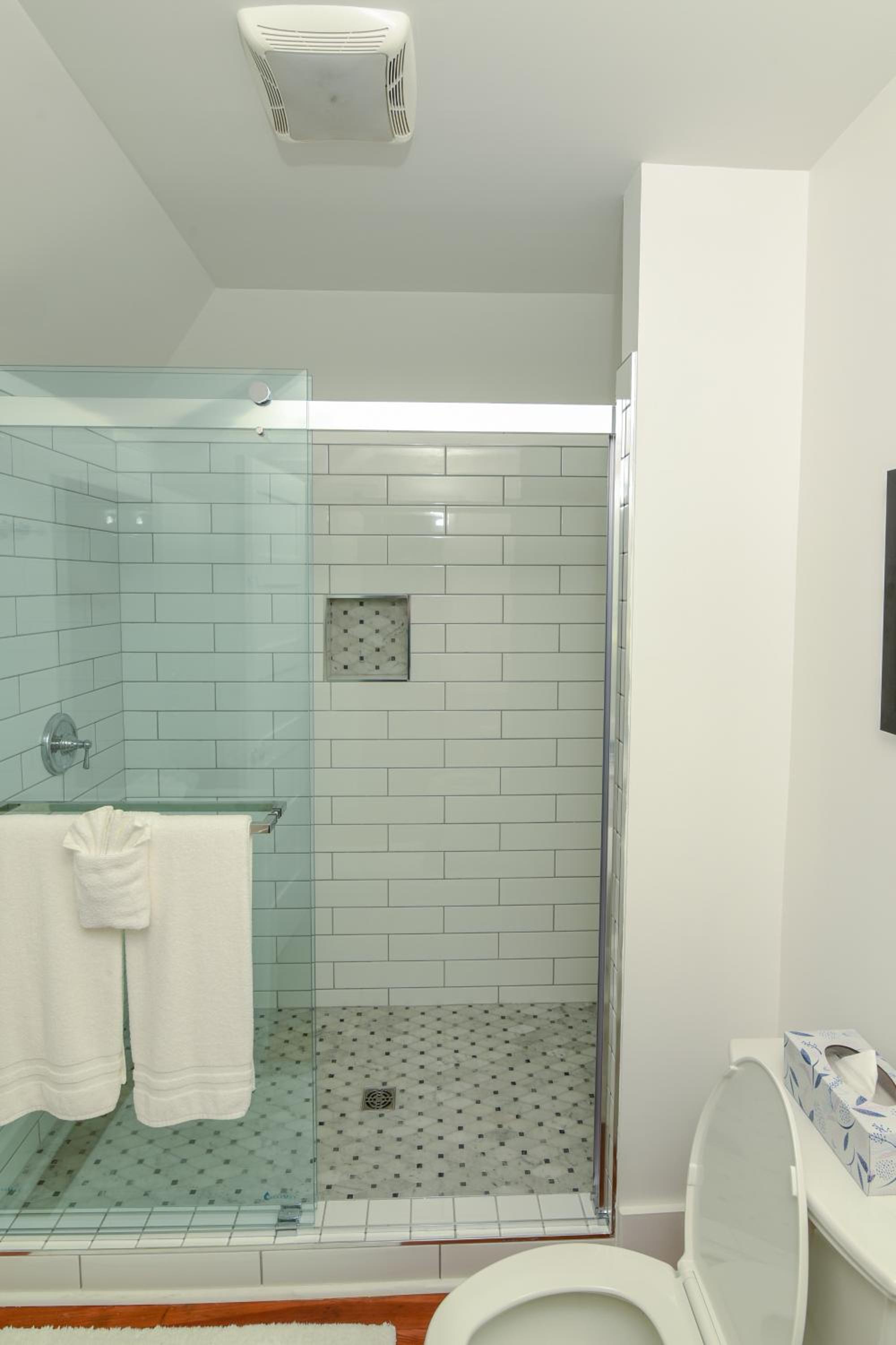 Superior Queen Room thumbnail 6