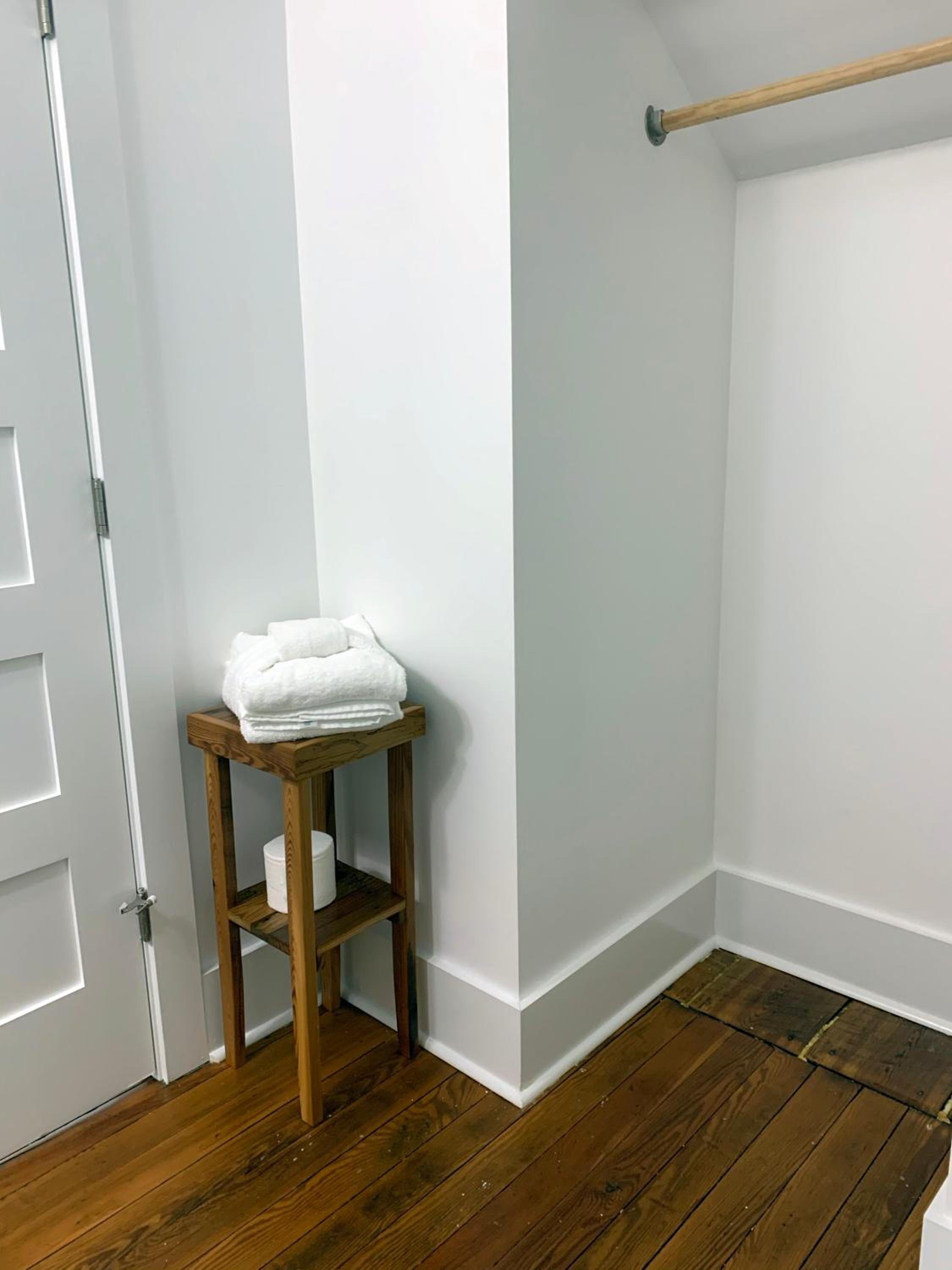 Superior Queen Room thumbnail 5