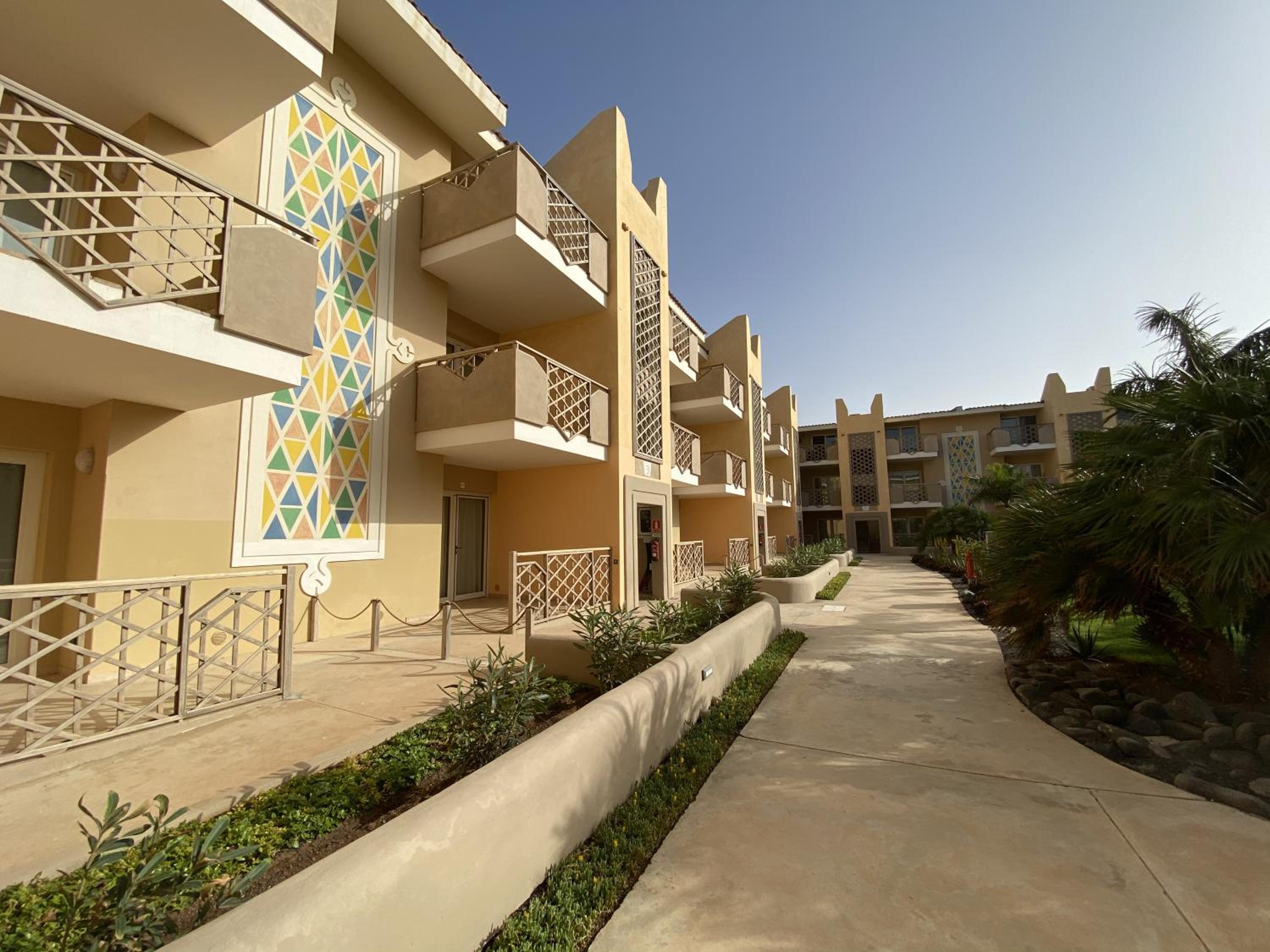 Two-Bedroom Apartment with Pool View photo 3