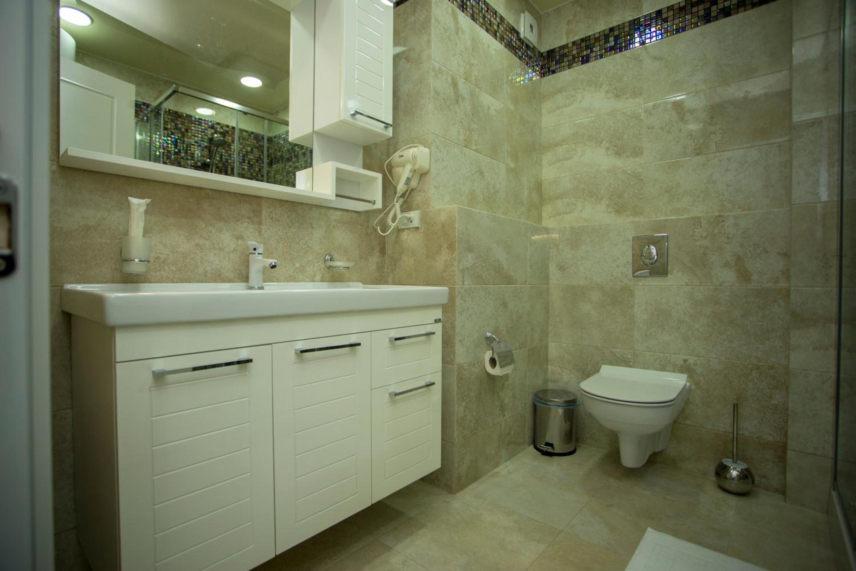 Superior Suite with Sea View - Photo 9