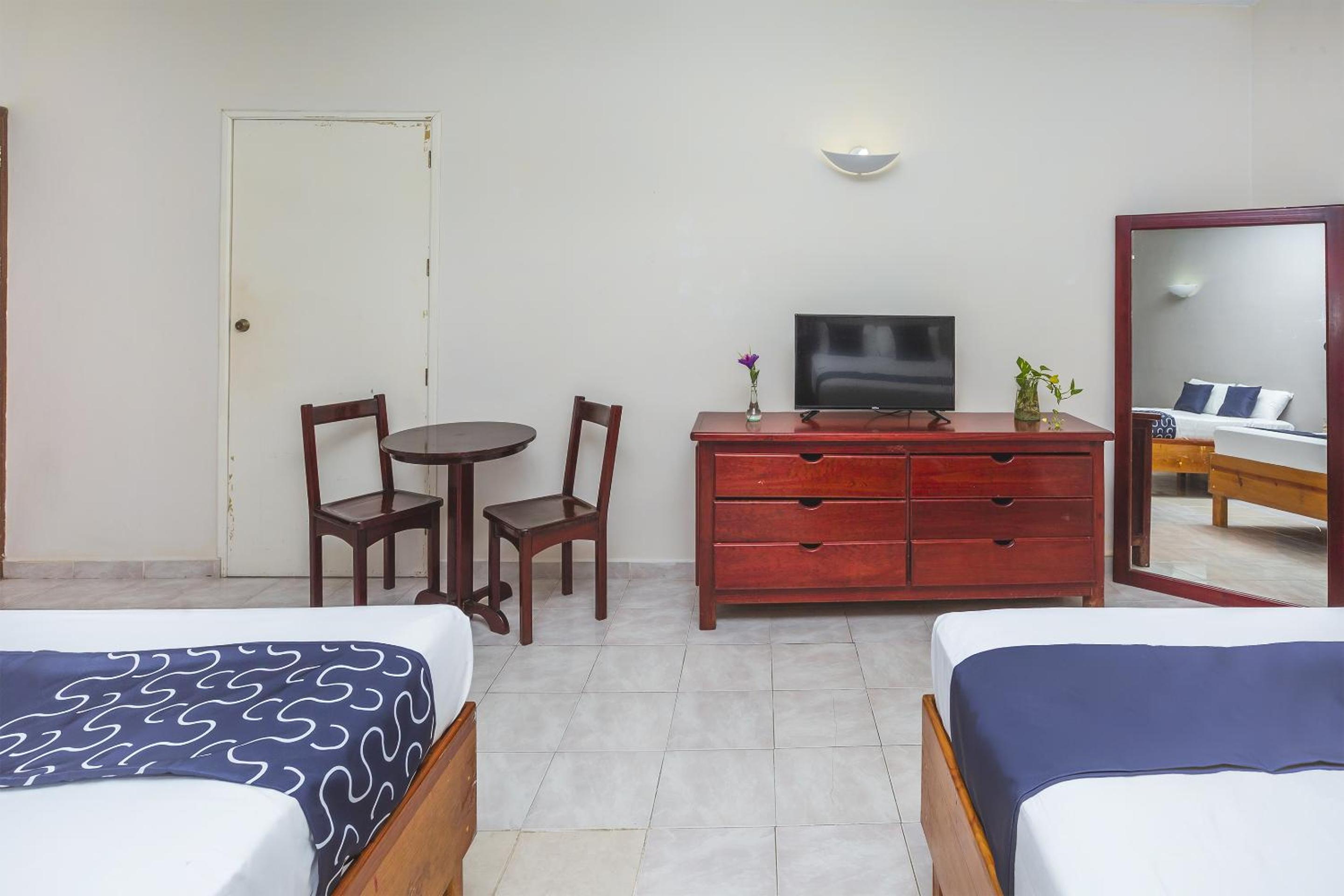 Standard Double Room with Two Double Beds - Photo 5