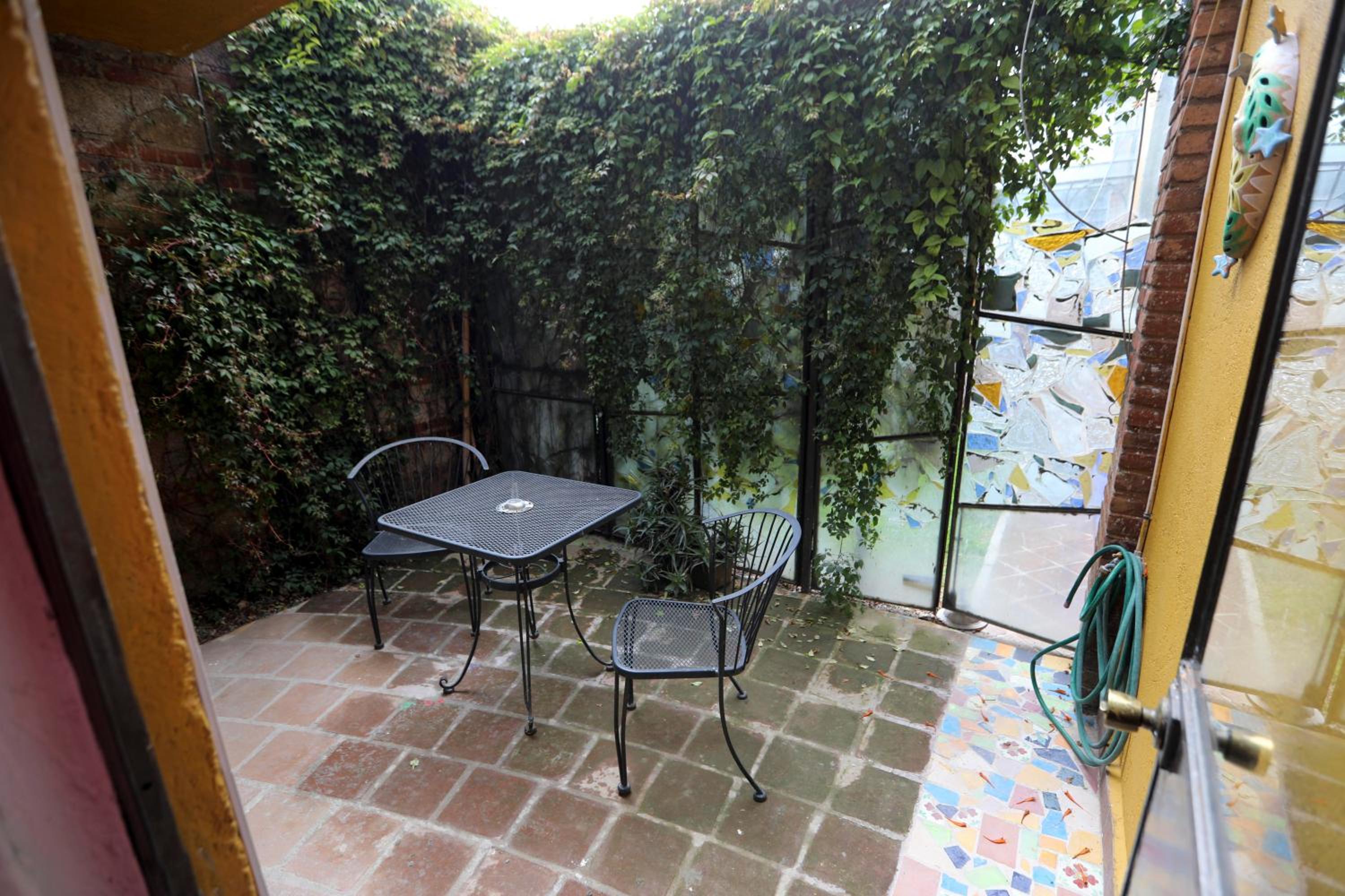 Apartment with Terrace - Photo 5