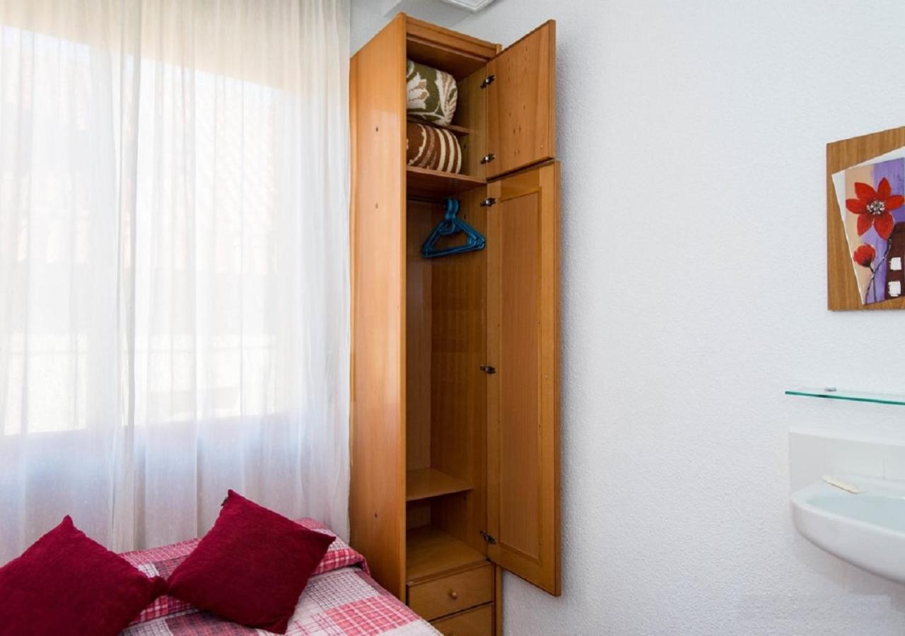 Standard Single Room with Shared Bathroom photo 2