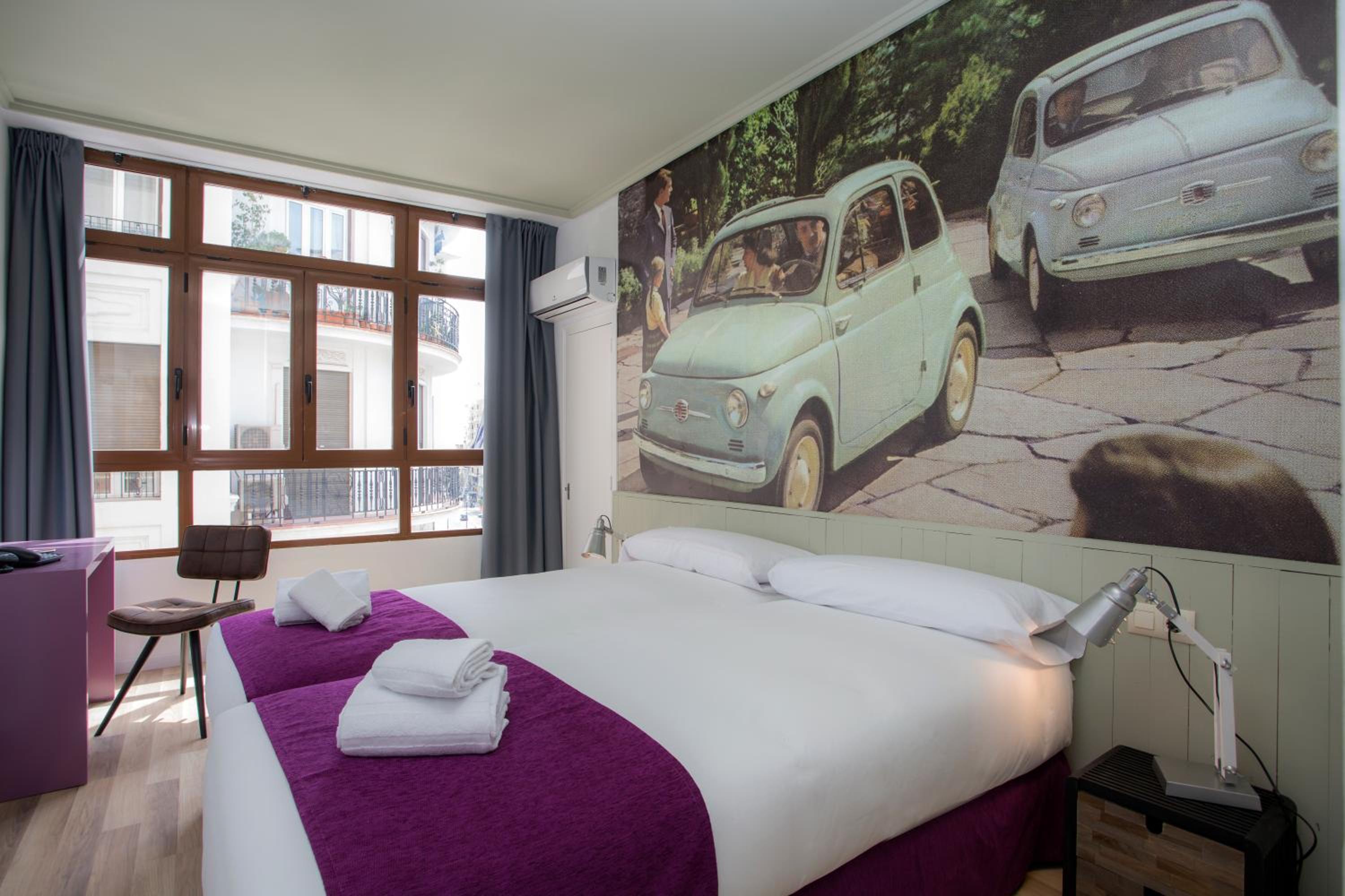 Twin Room thumbnail 6