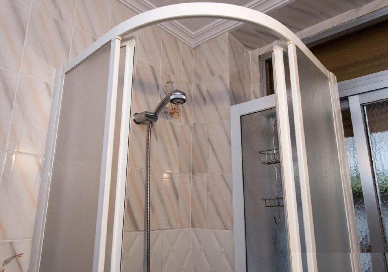 Double Room with Shared Bathroom photo 3