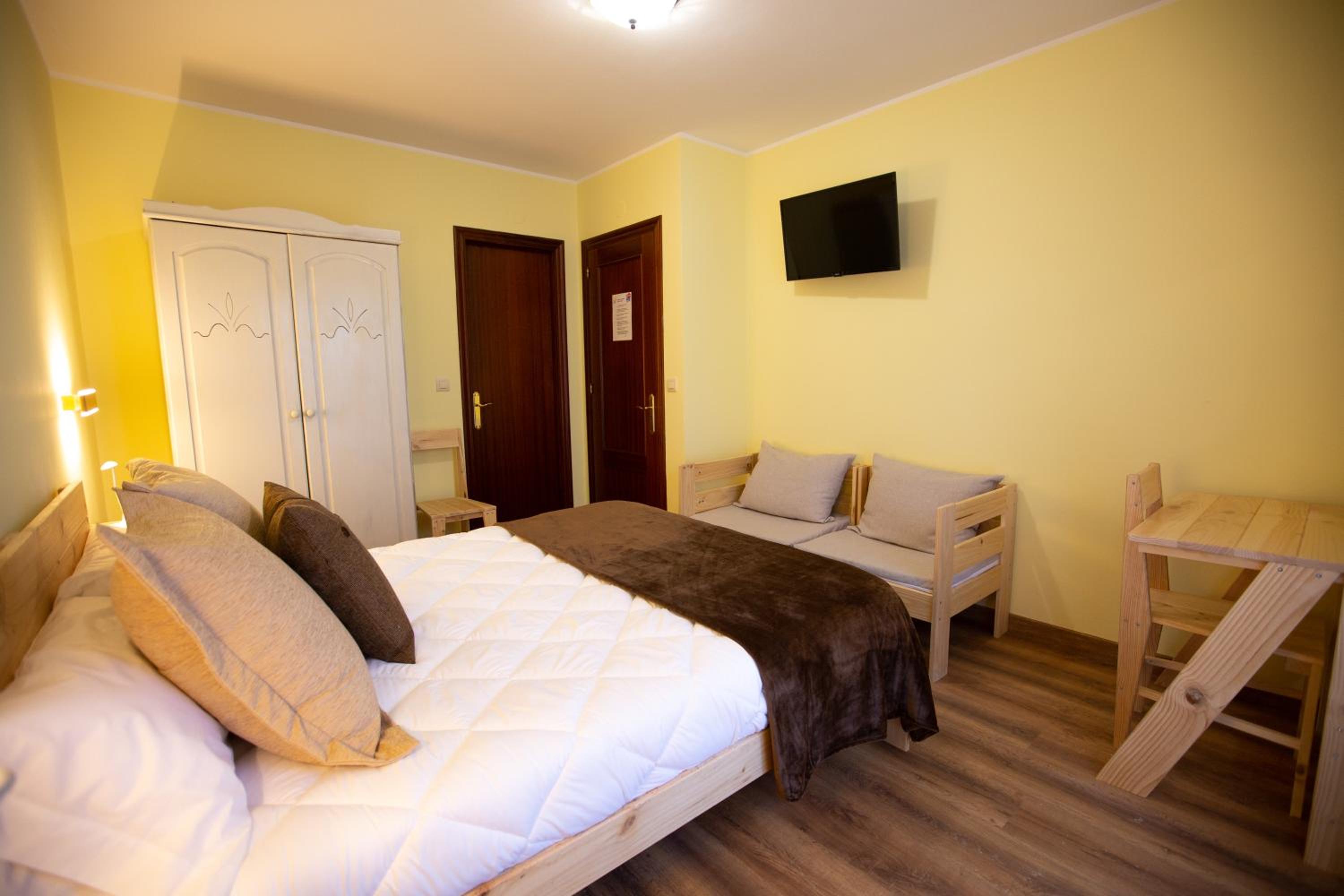 Double or Twin Room - Photo 16
