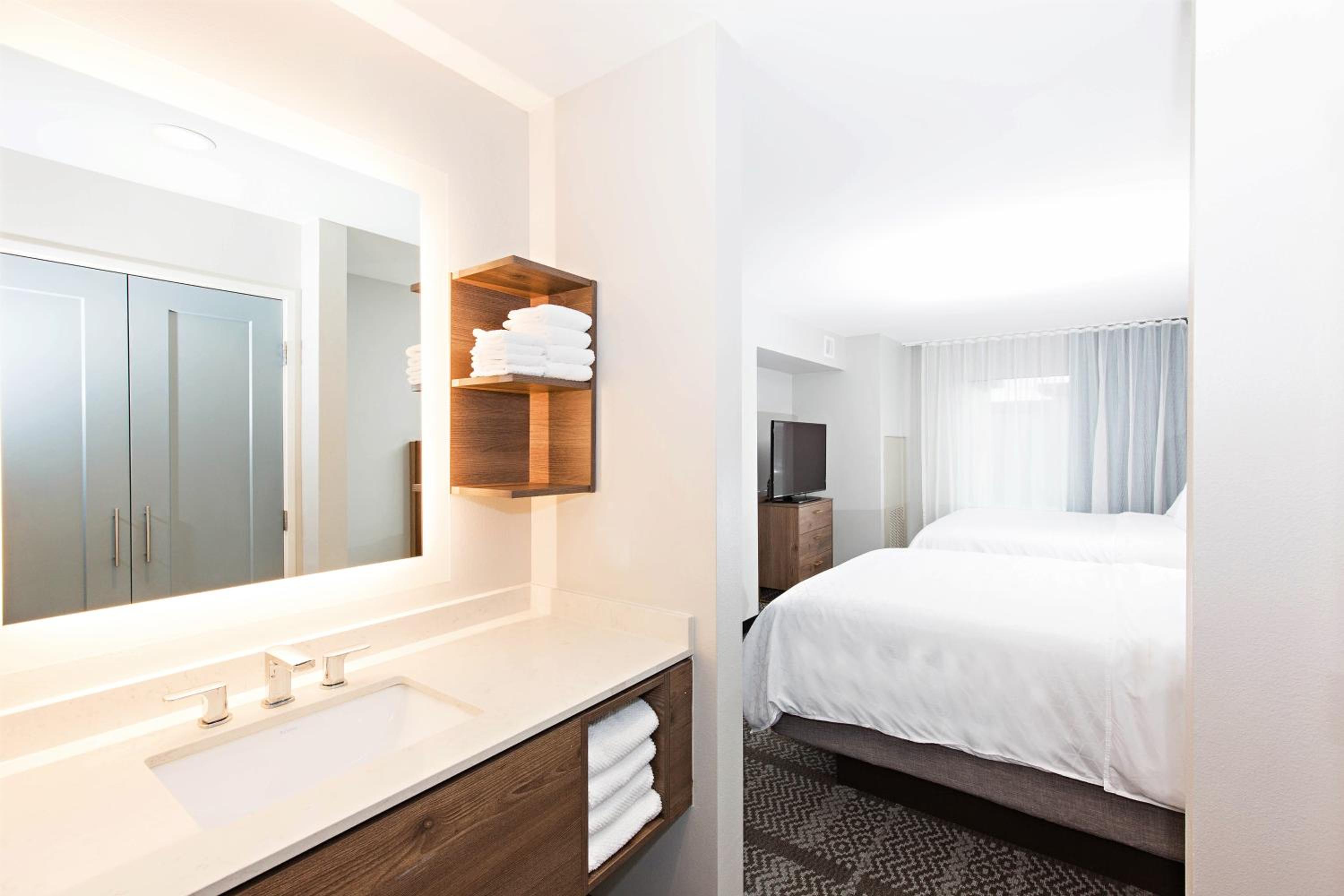 Queen Suite - Hearing Accessible