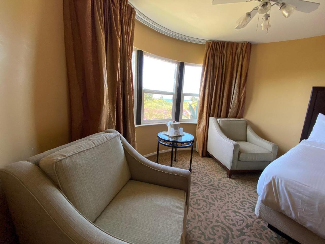 Standard Queen Room with Two Queen Beds - Photo 10