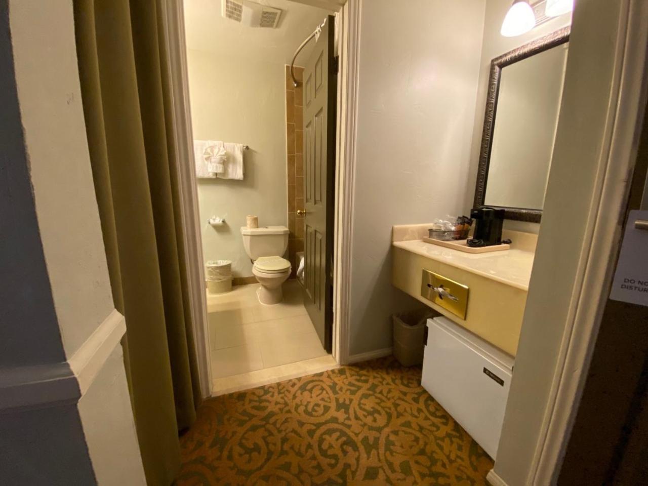 Deluxe Two Queens Room - Photo 12