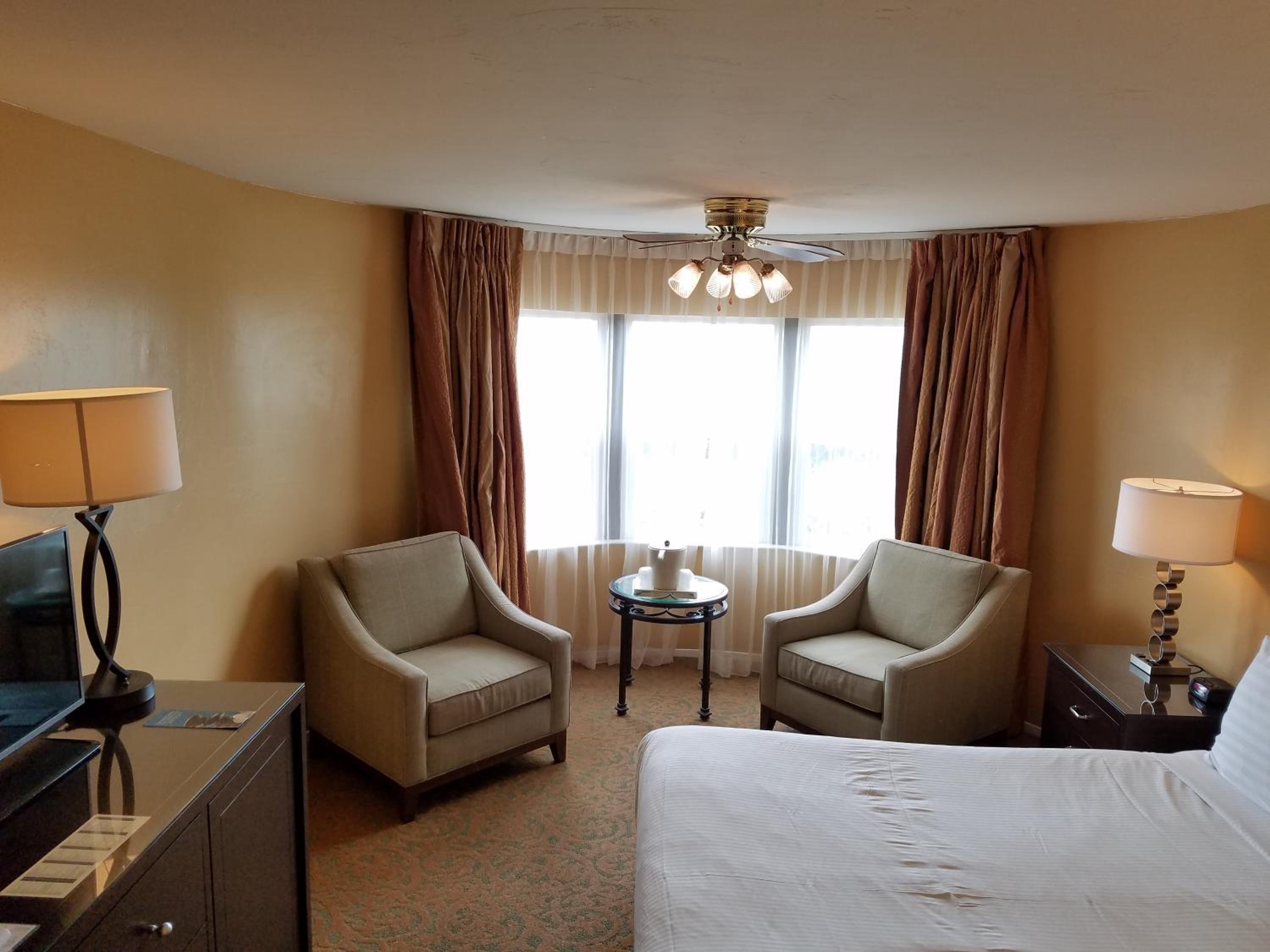 Deluxe King Room - Photo 10
