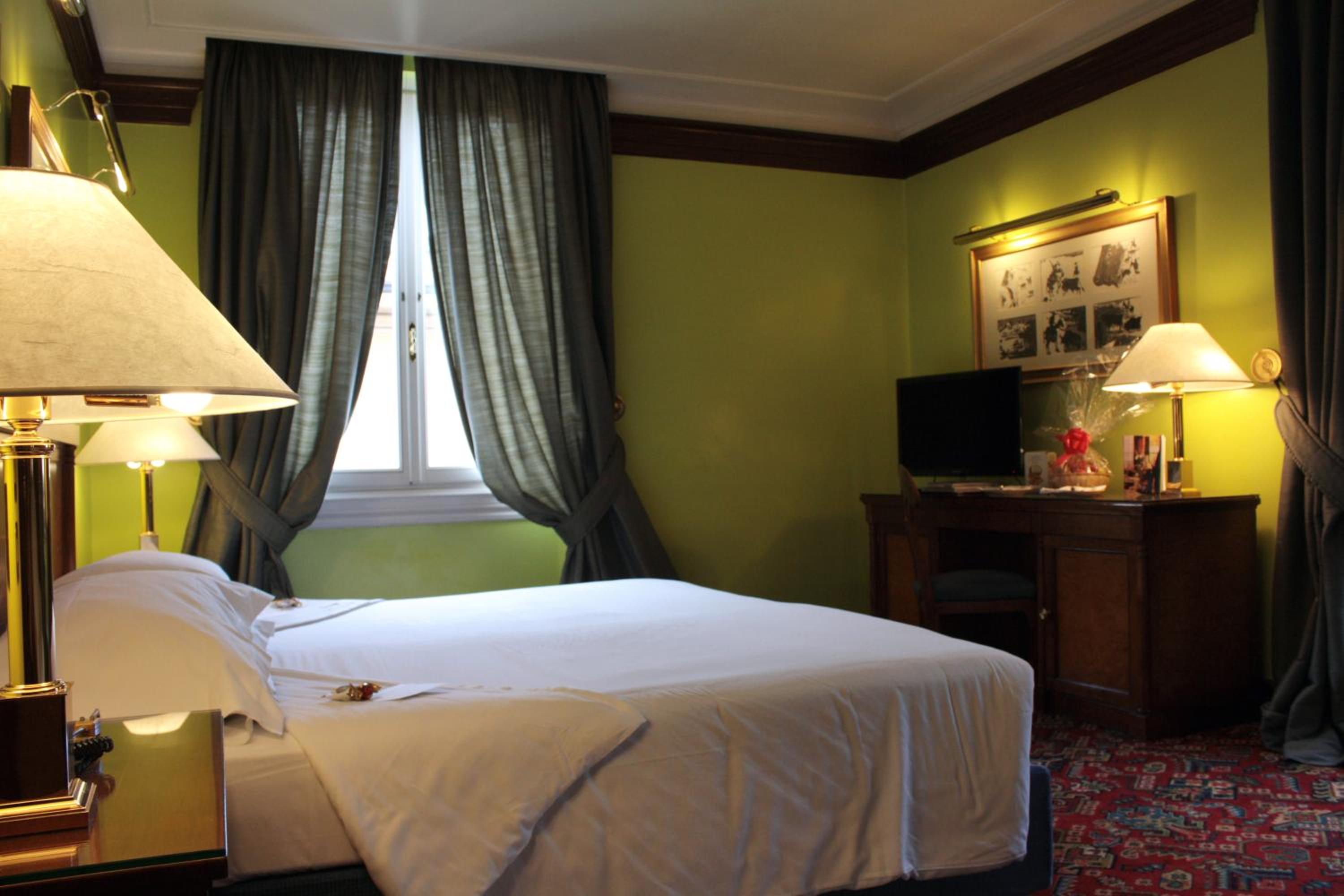 Double Room - Photo 8