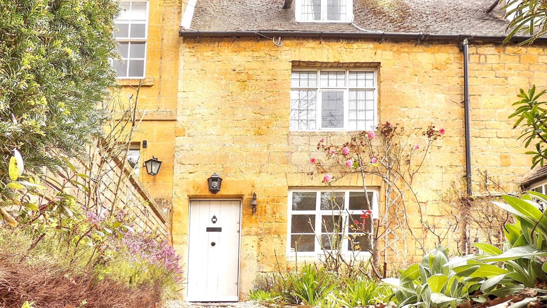 Three-Bedroom Cottage photo 2