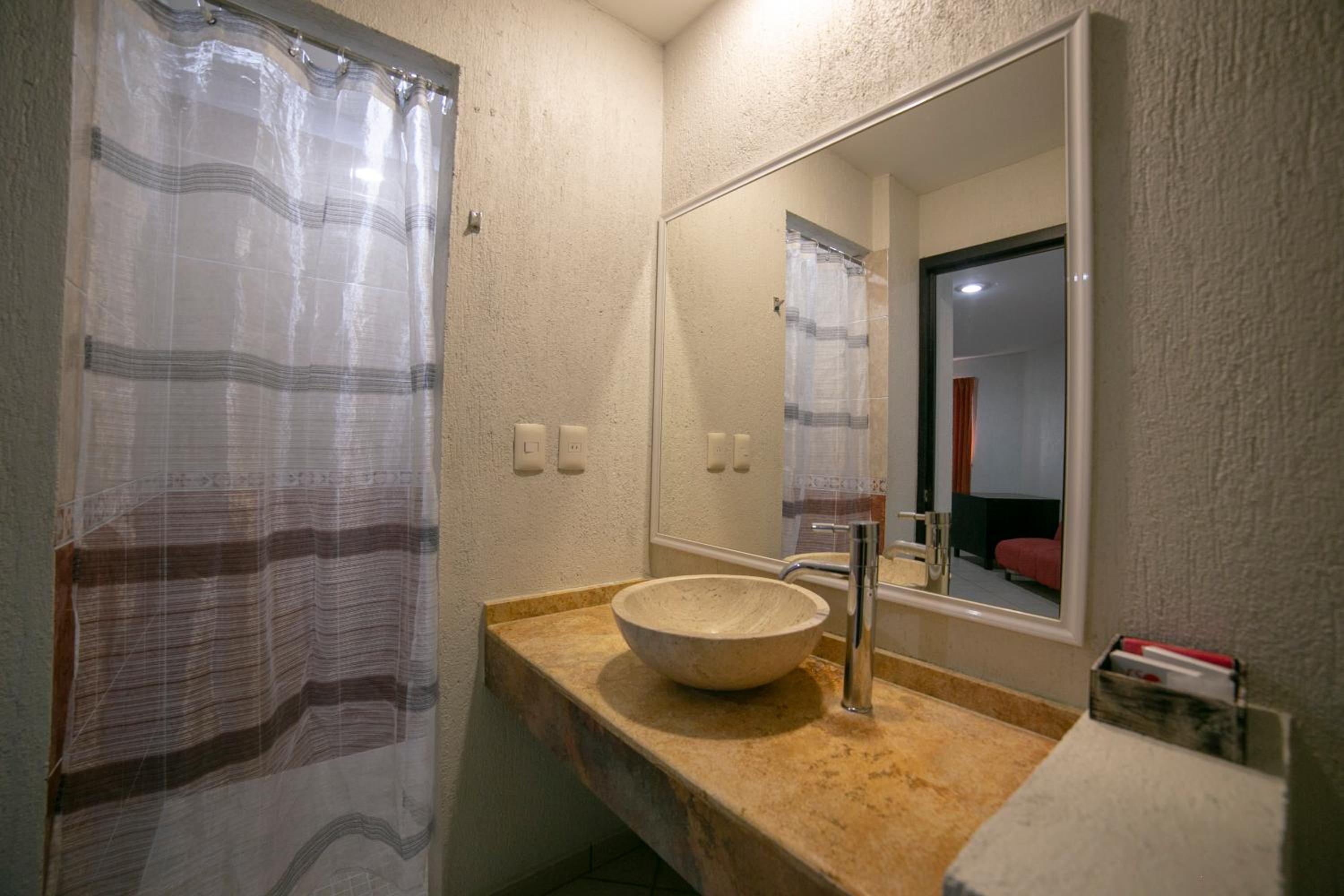 Junior Suite with King Size Bed - Photo 8
