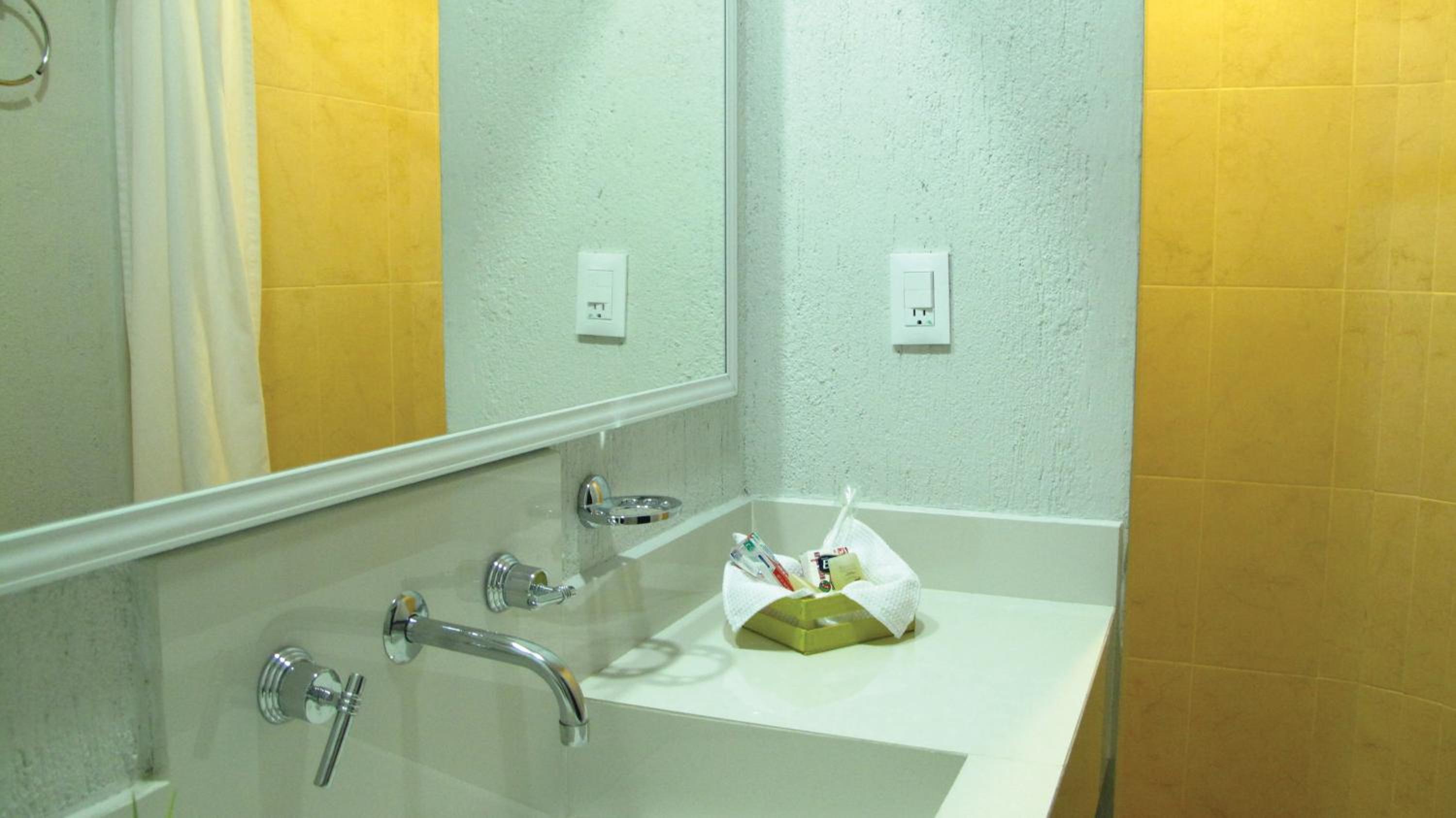 Standard Suite - Photo 10