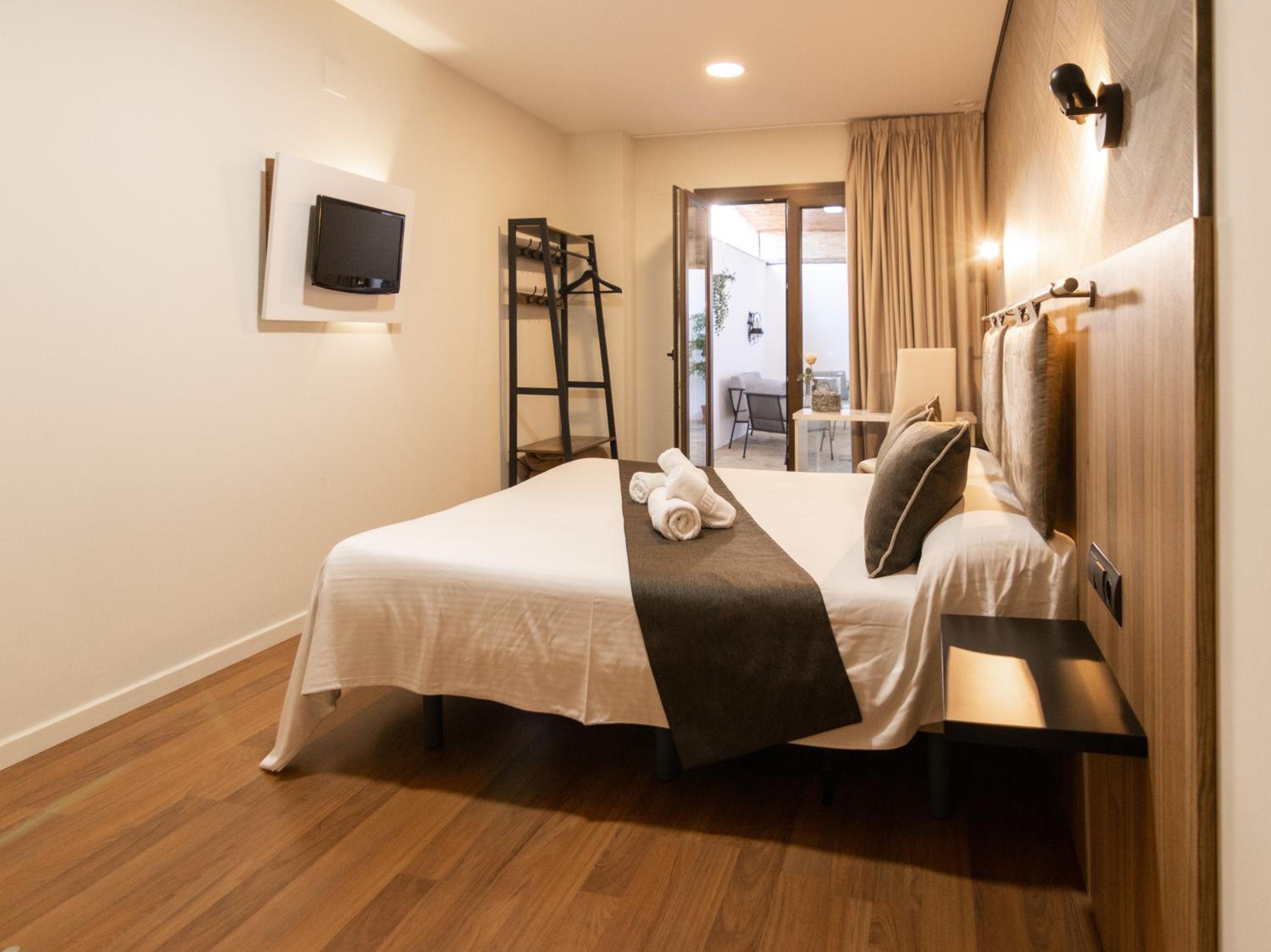 Deluxe Suite - Photo 11