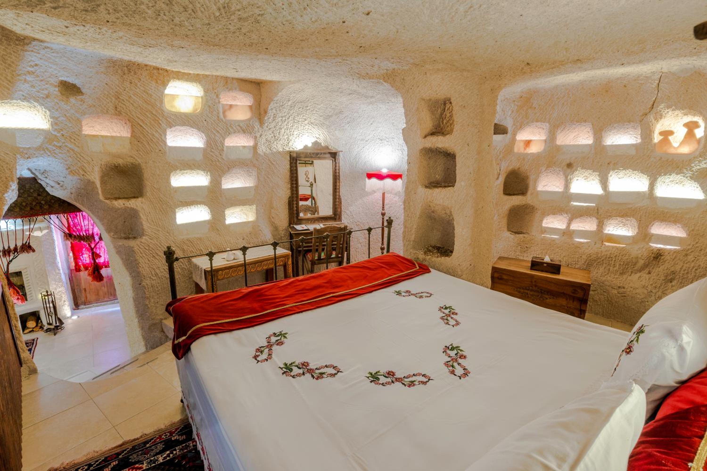Cave Suite - Photo 53