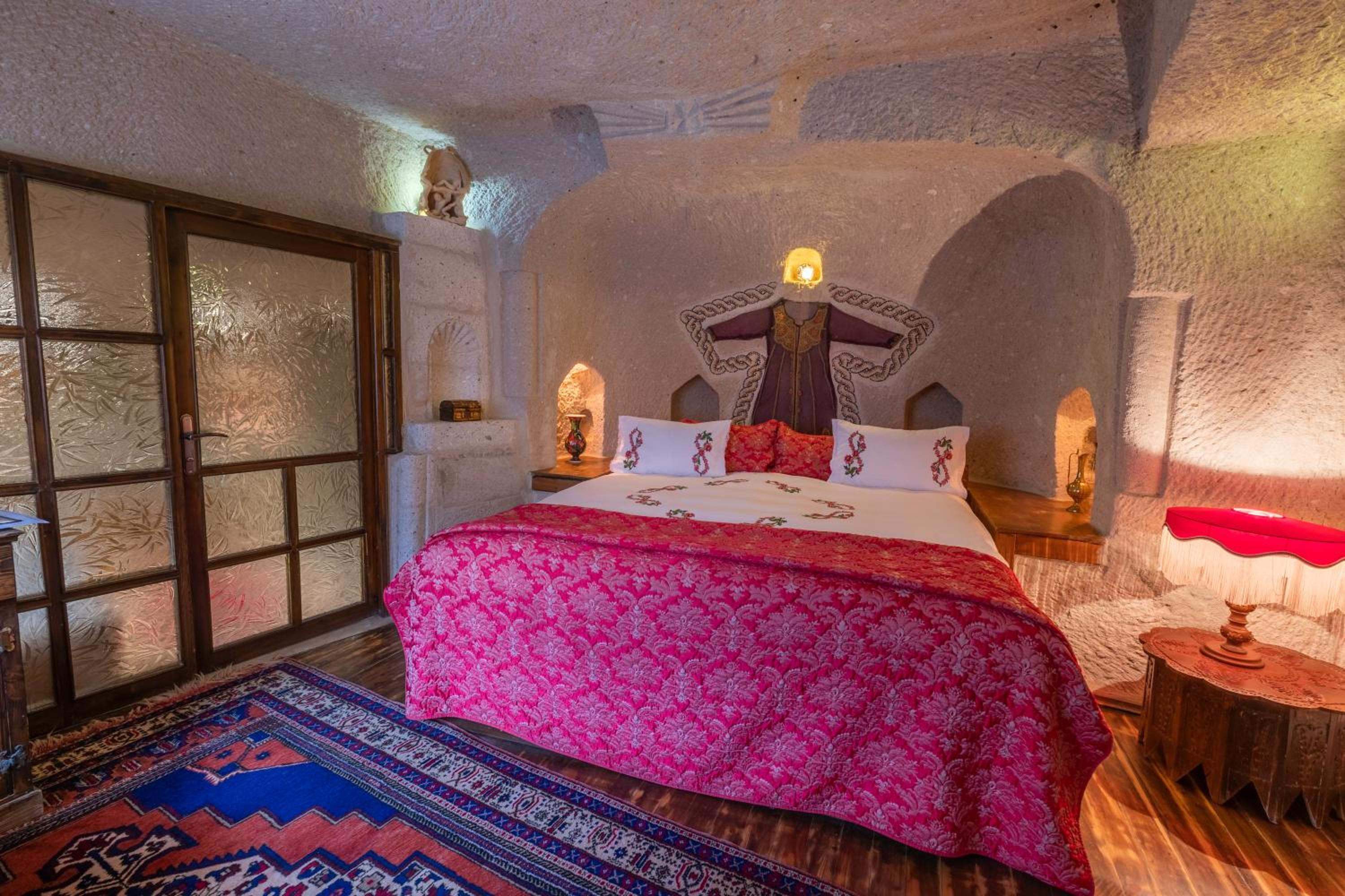Cave Suite - Photo 20